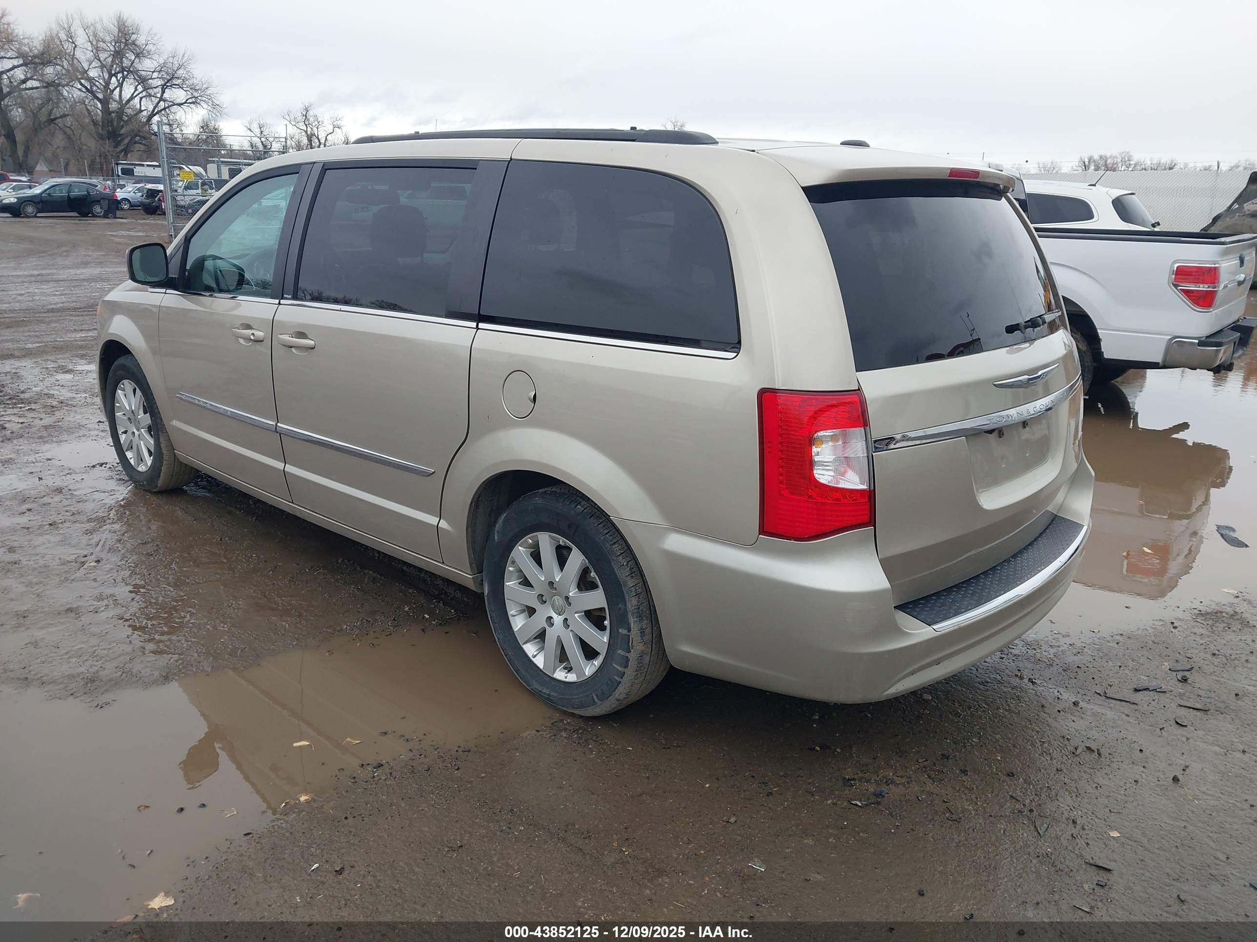 CHRYSLER TOWN image 3