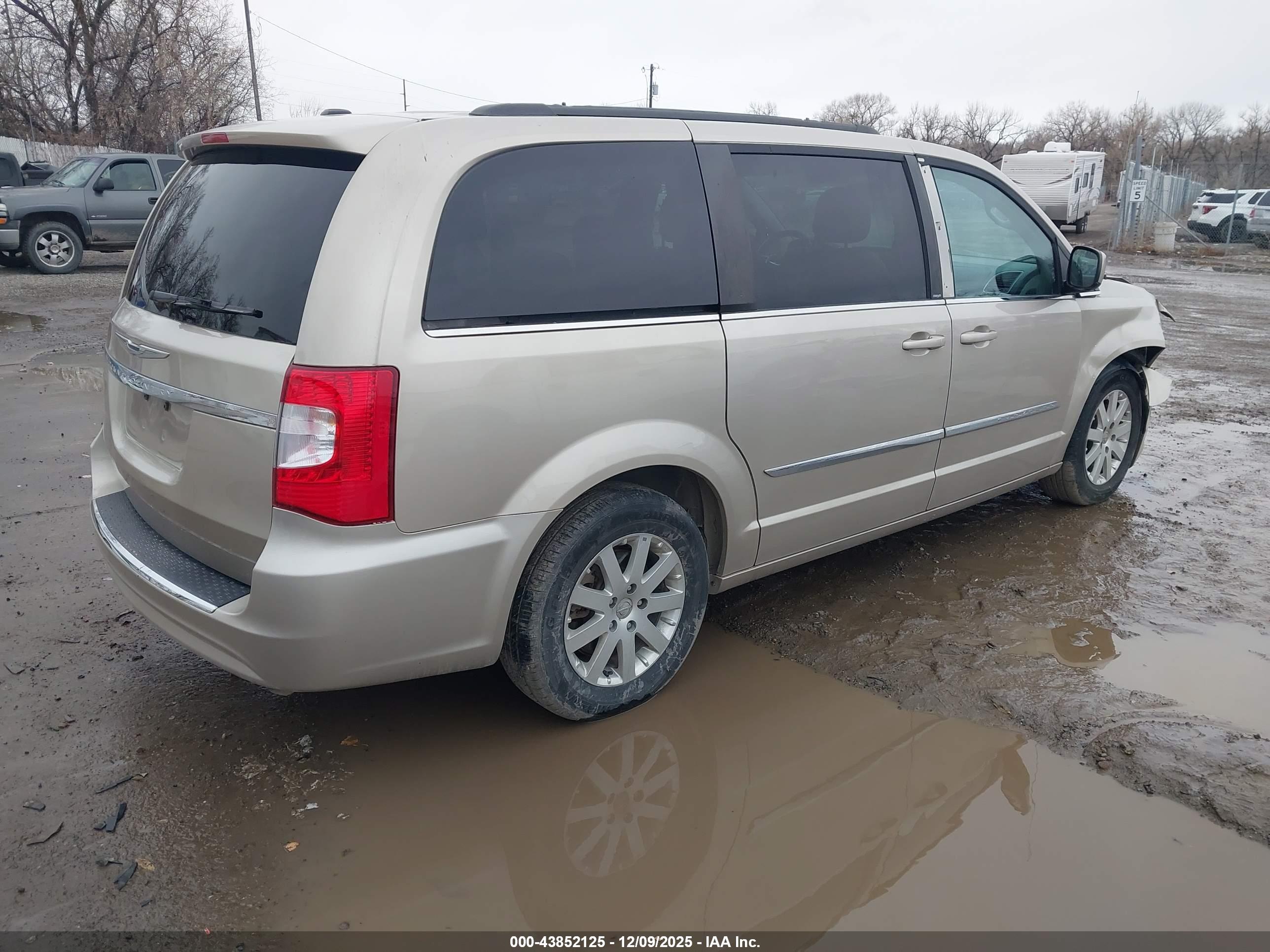 CHRYSLER TOWN image 4