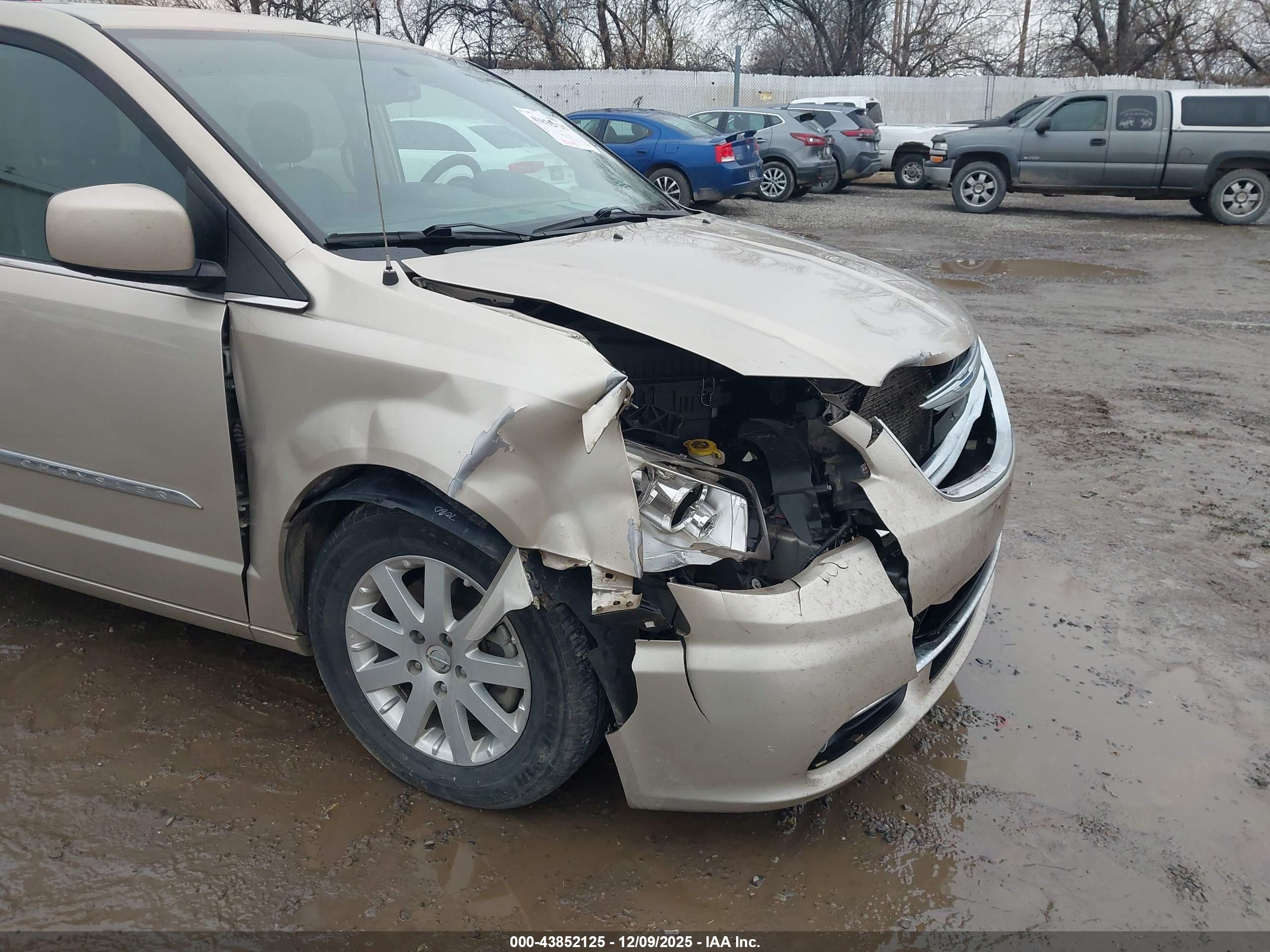 CHRYSLER TOWN image 6