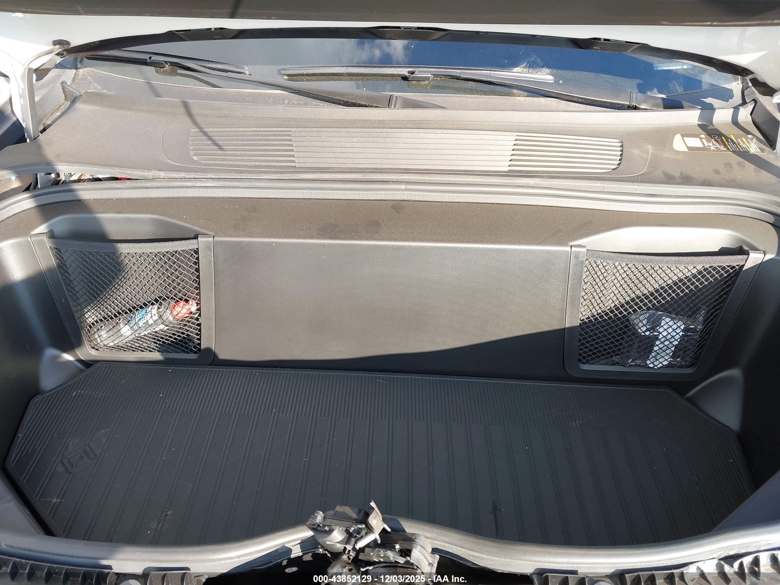RIVIAN R1T image 10