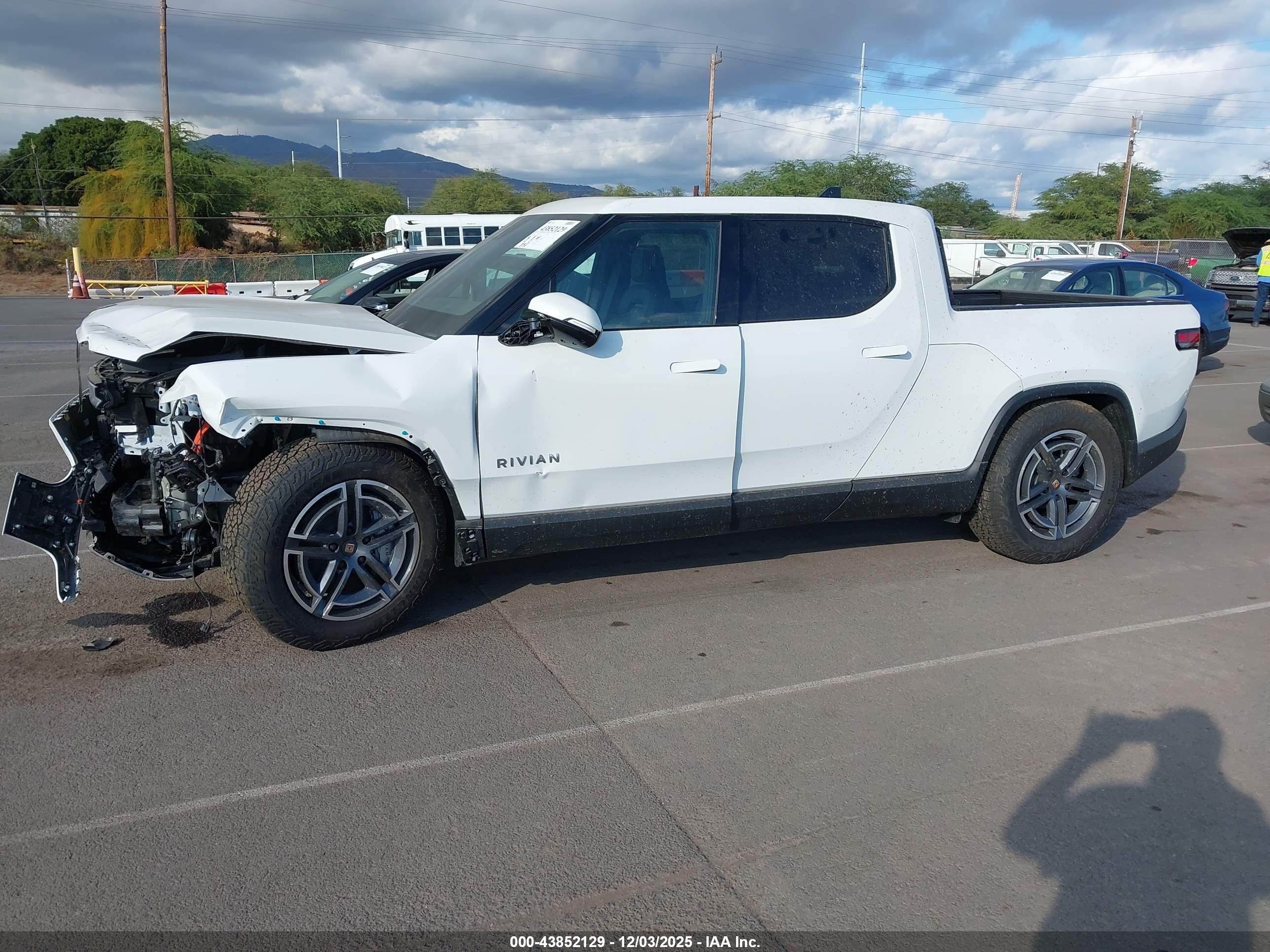 RIVIAN R1T image 2
