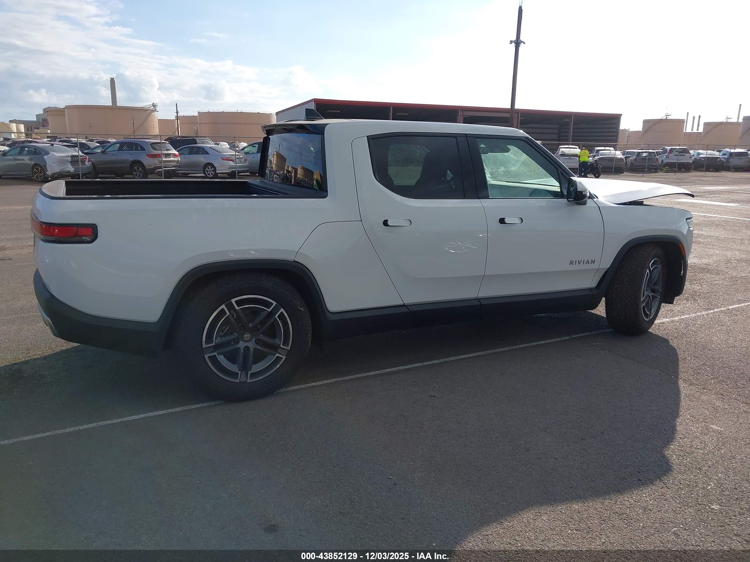 RIVIAN R1T image 4