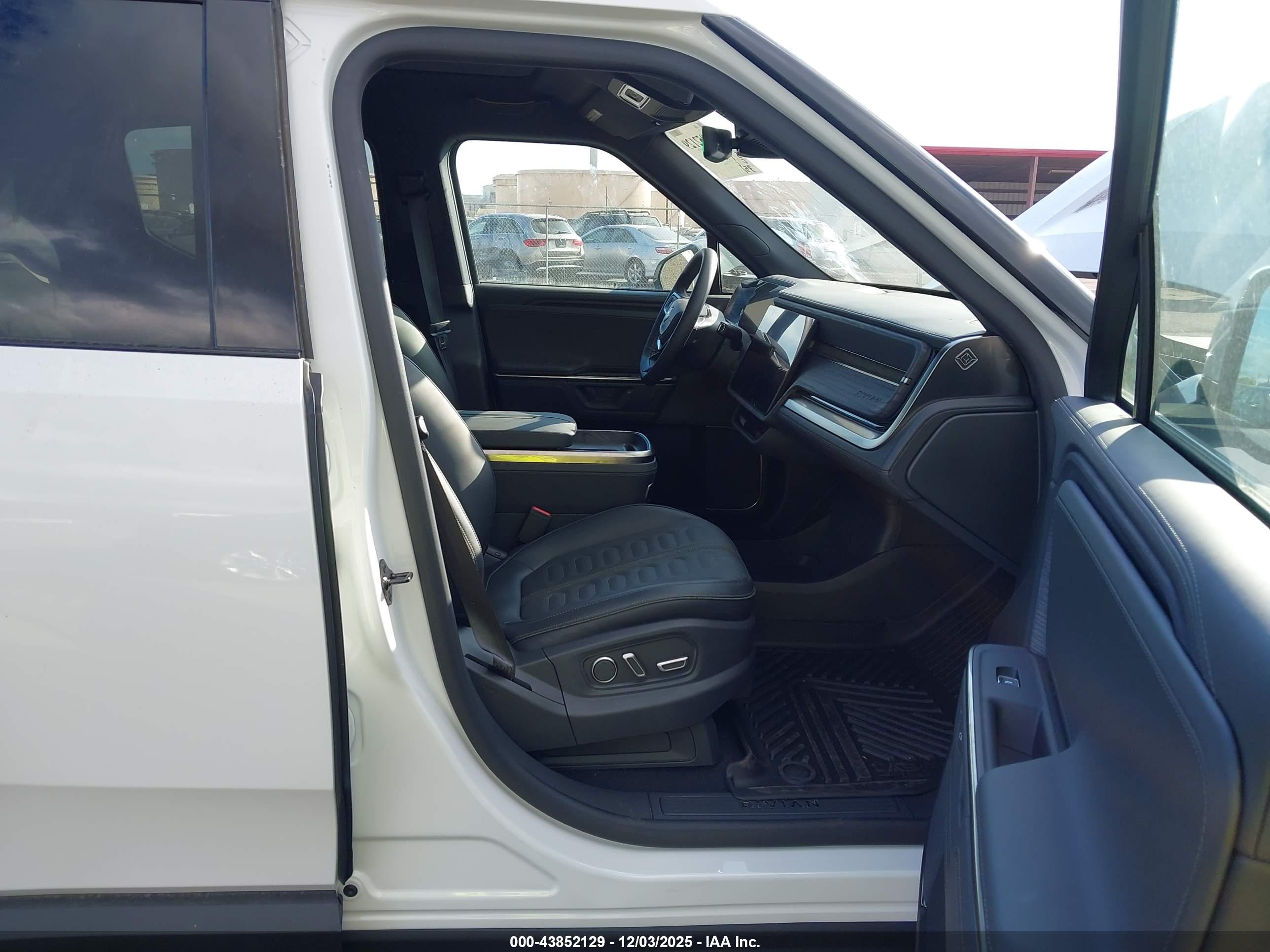 RIVIAN R1T image 5