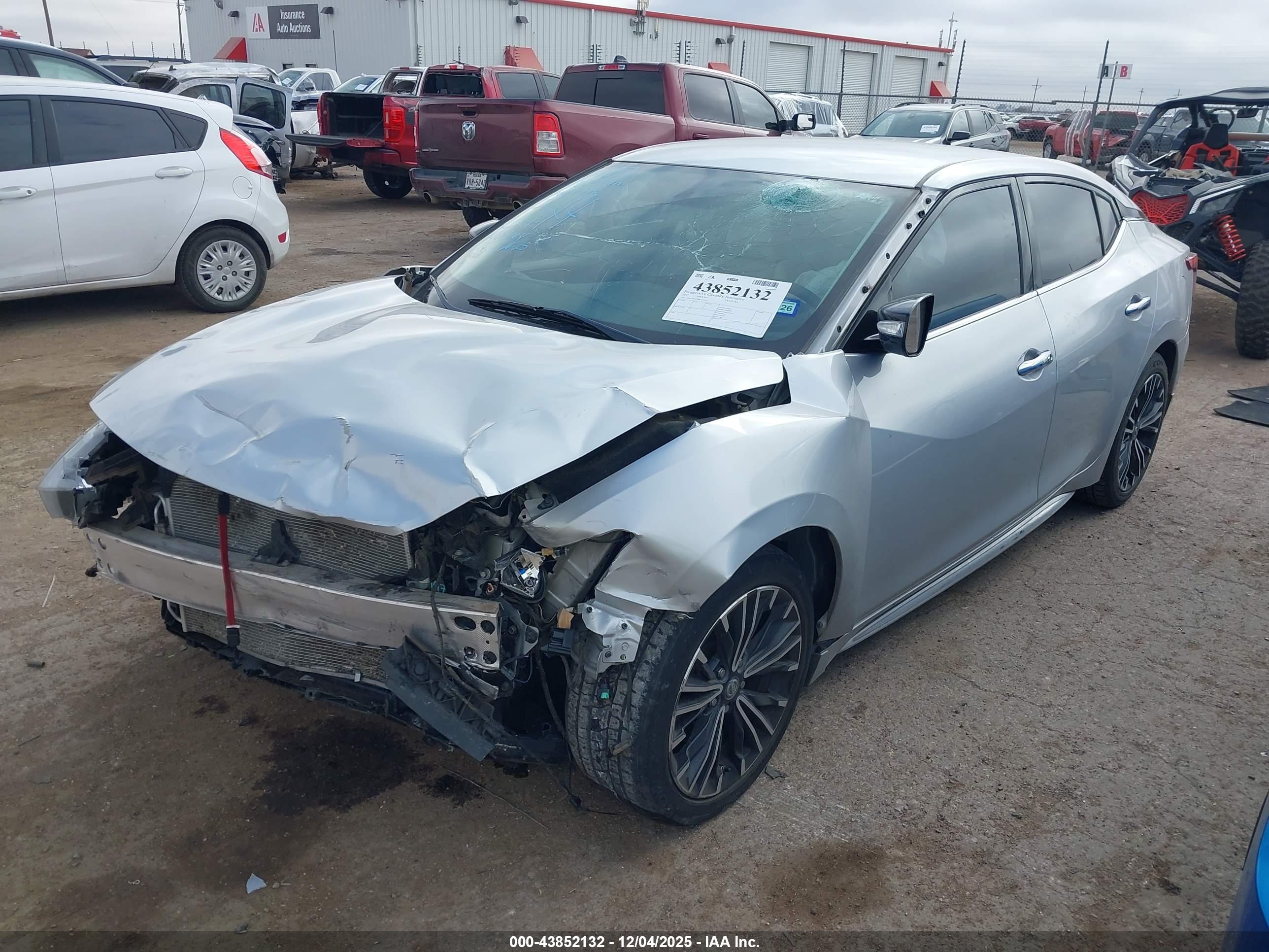 NISSAN MAXIMA image 2