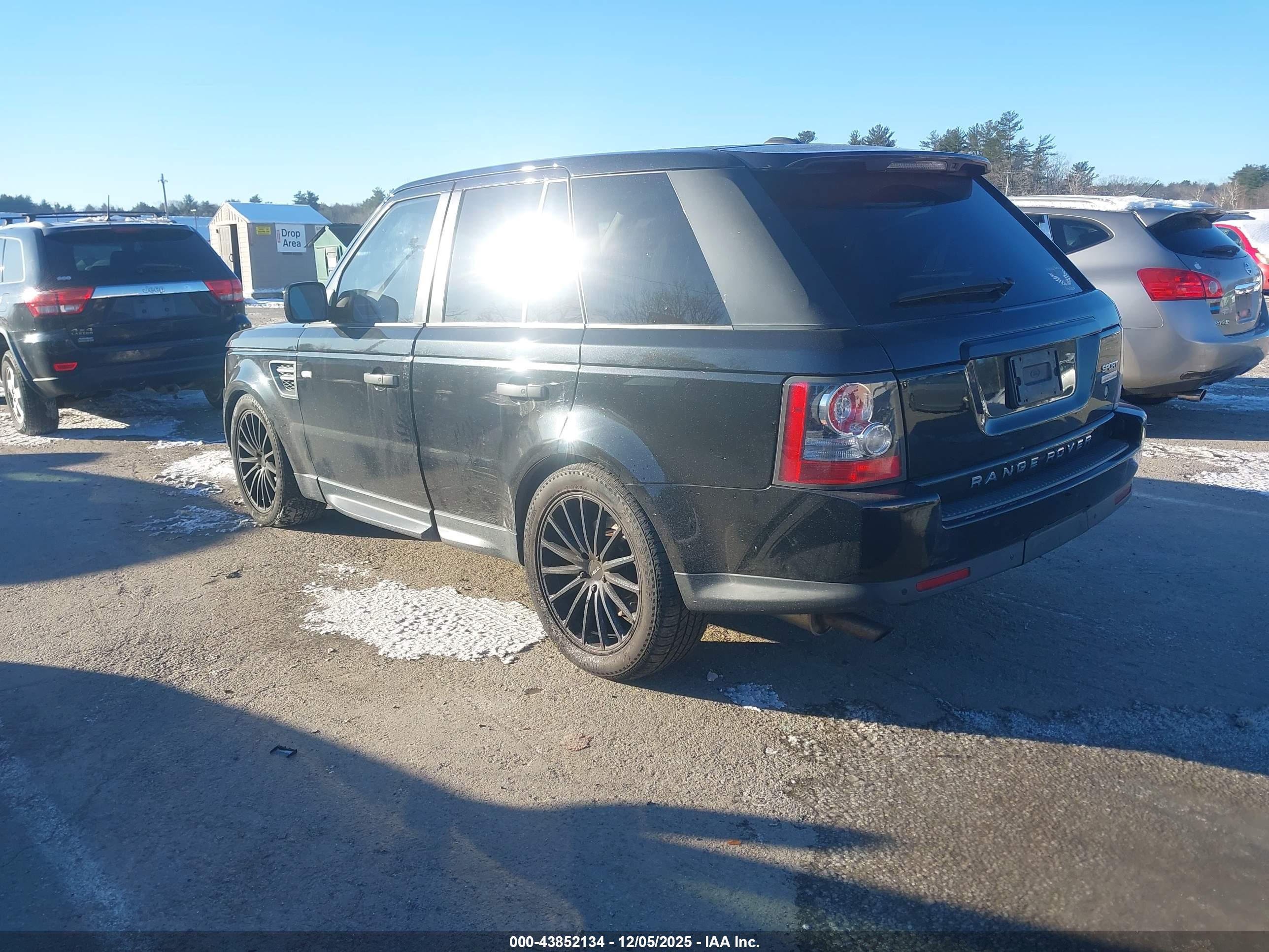 LAND ROVER image 3