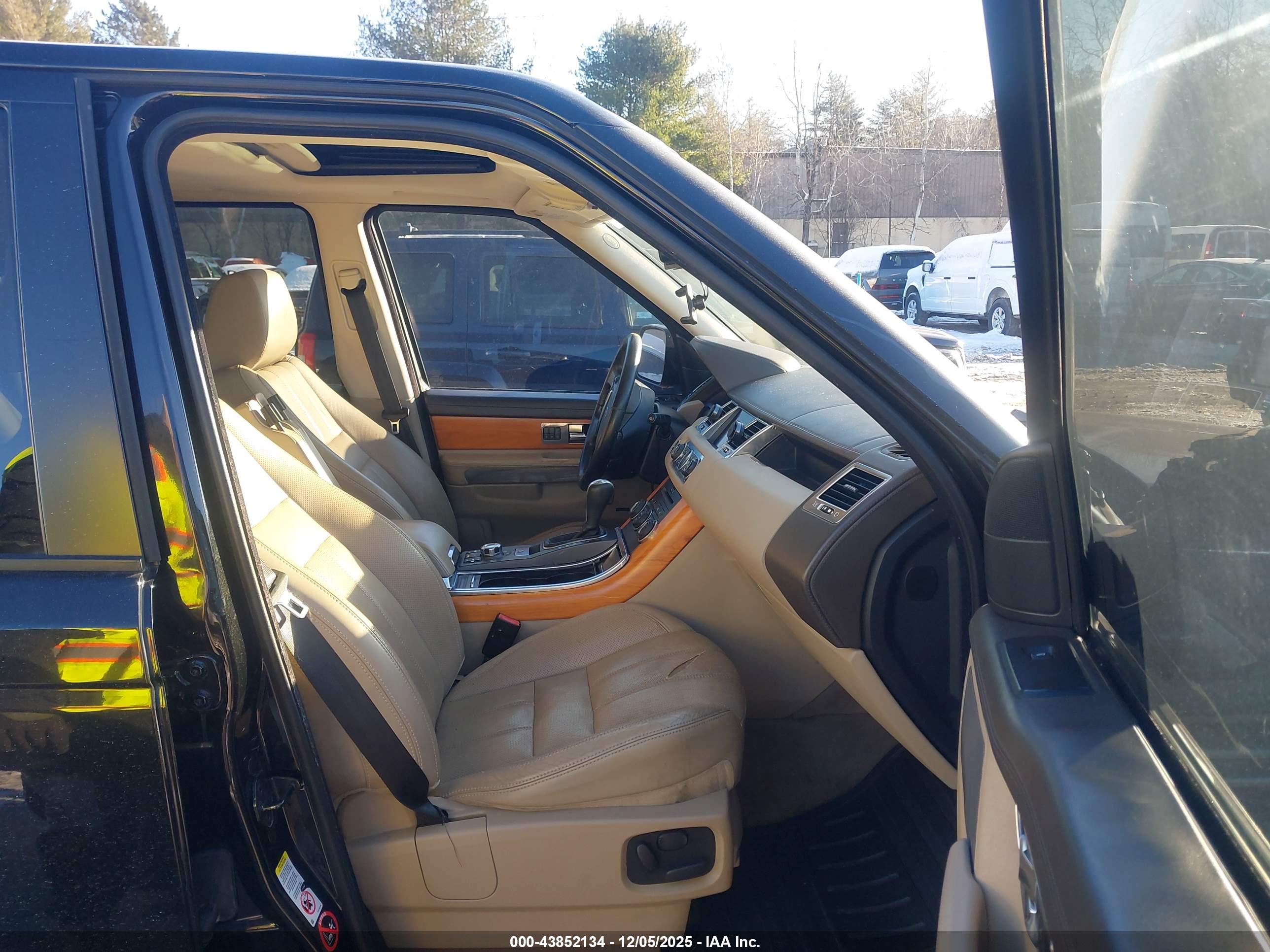 LAND ROVER image 5