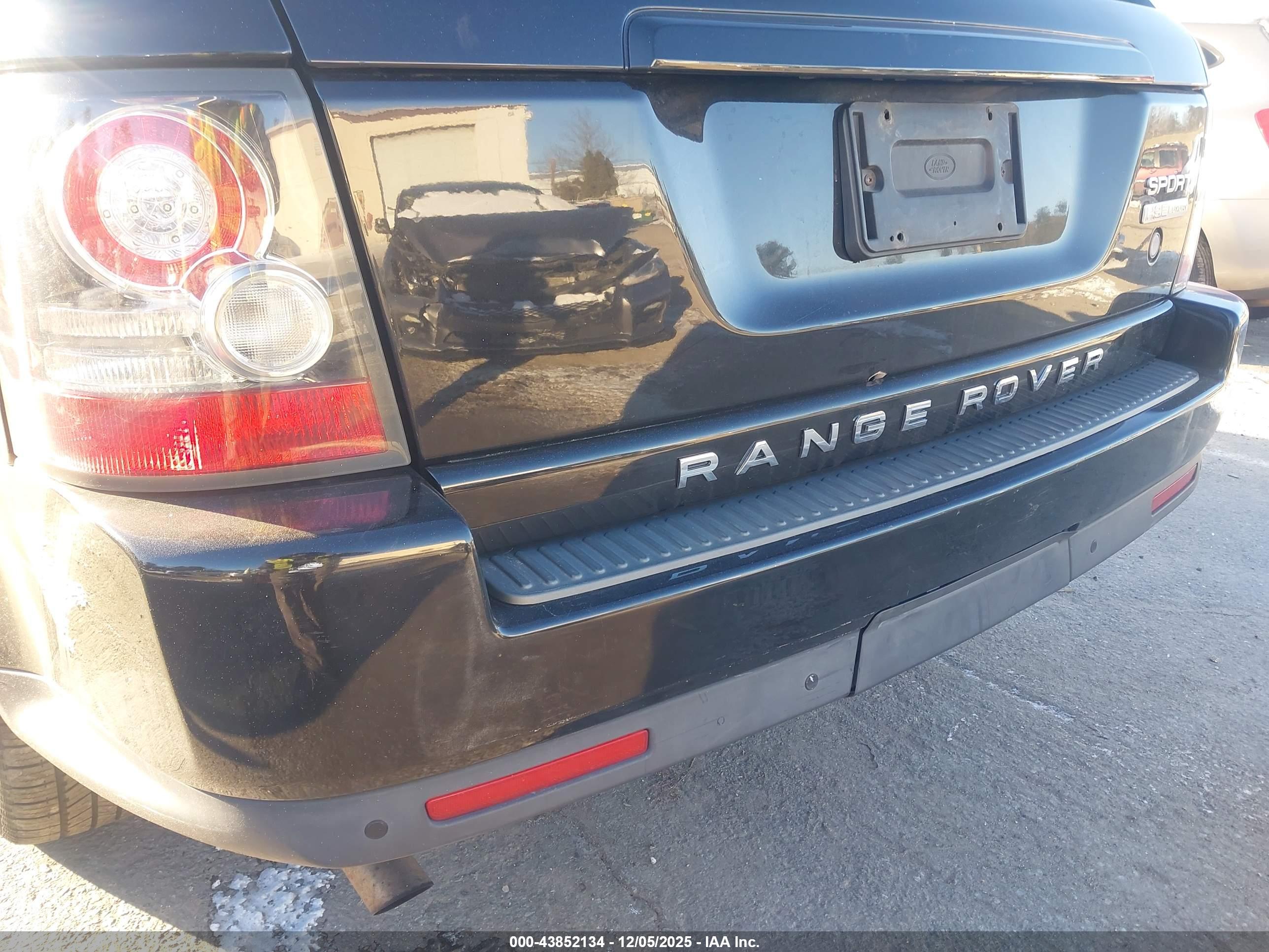 LAND ROVER image 6