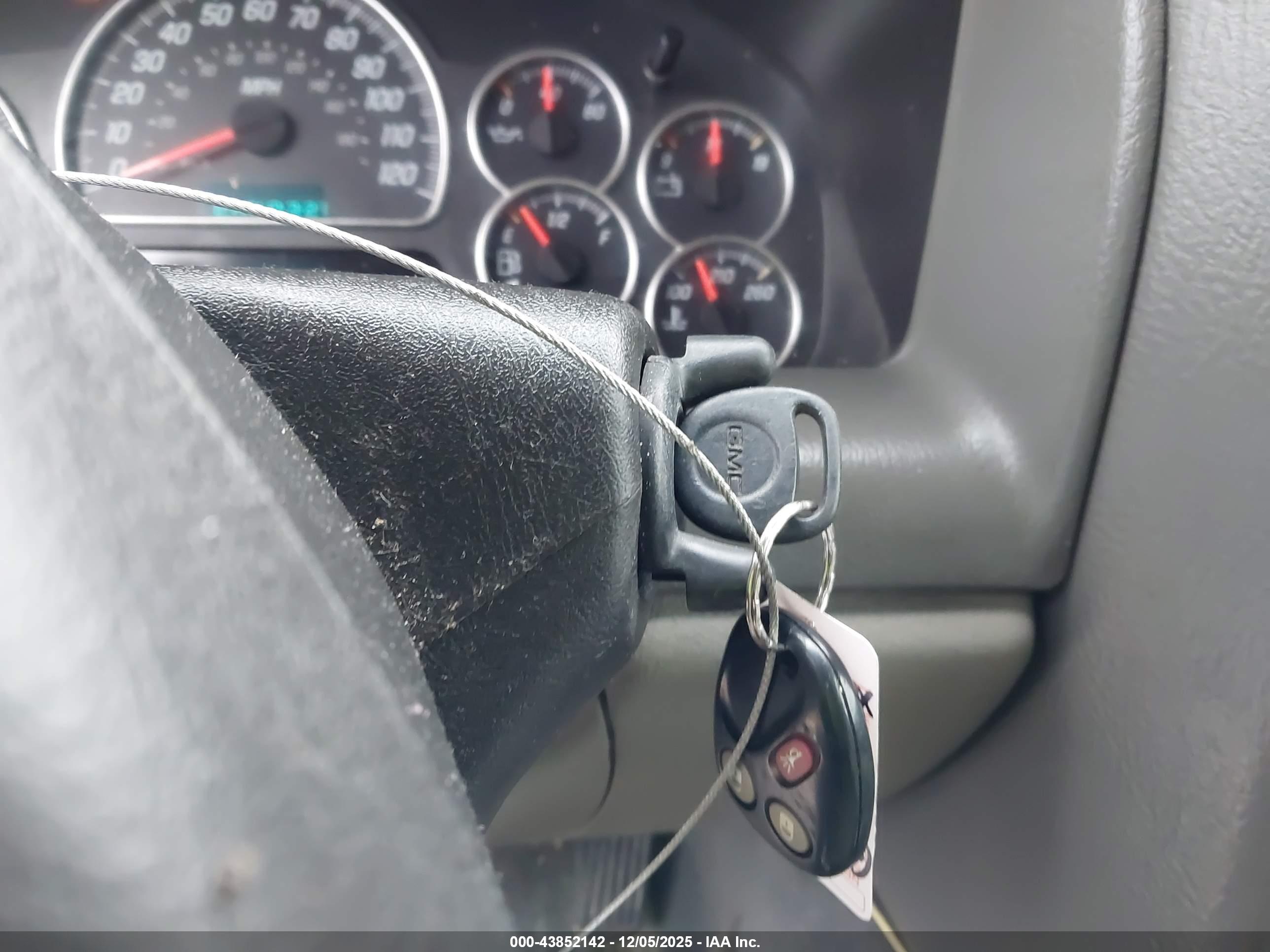 GMC ENVOY image 11