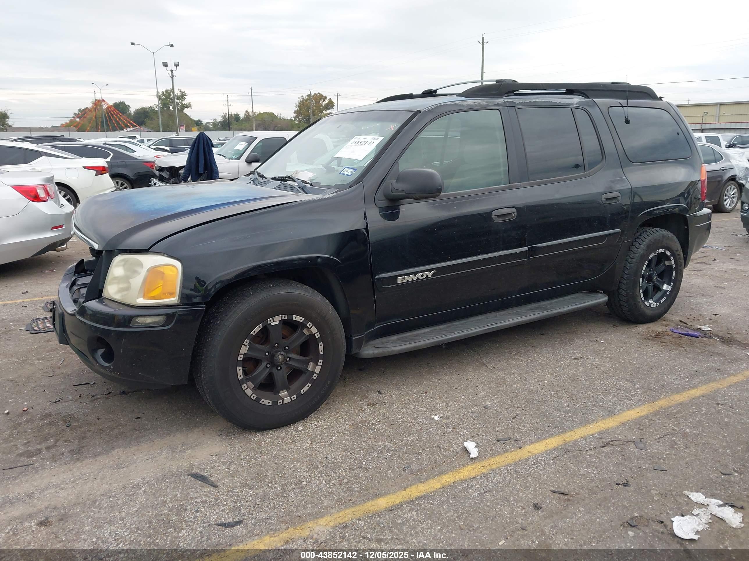 GMC ENVOY image 2