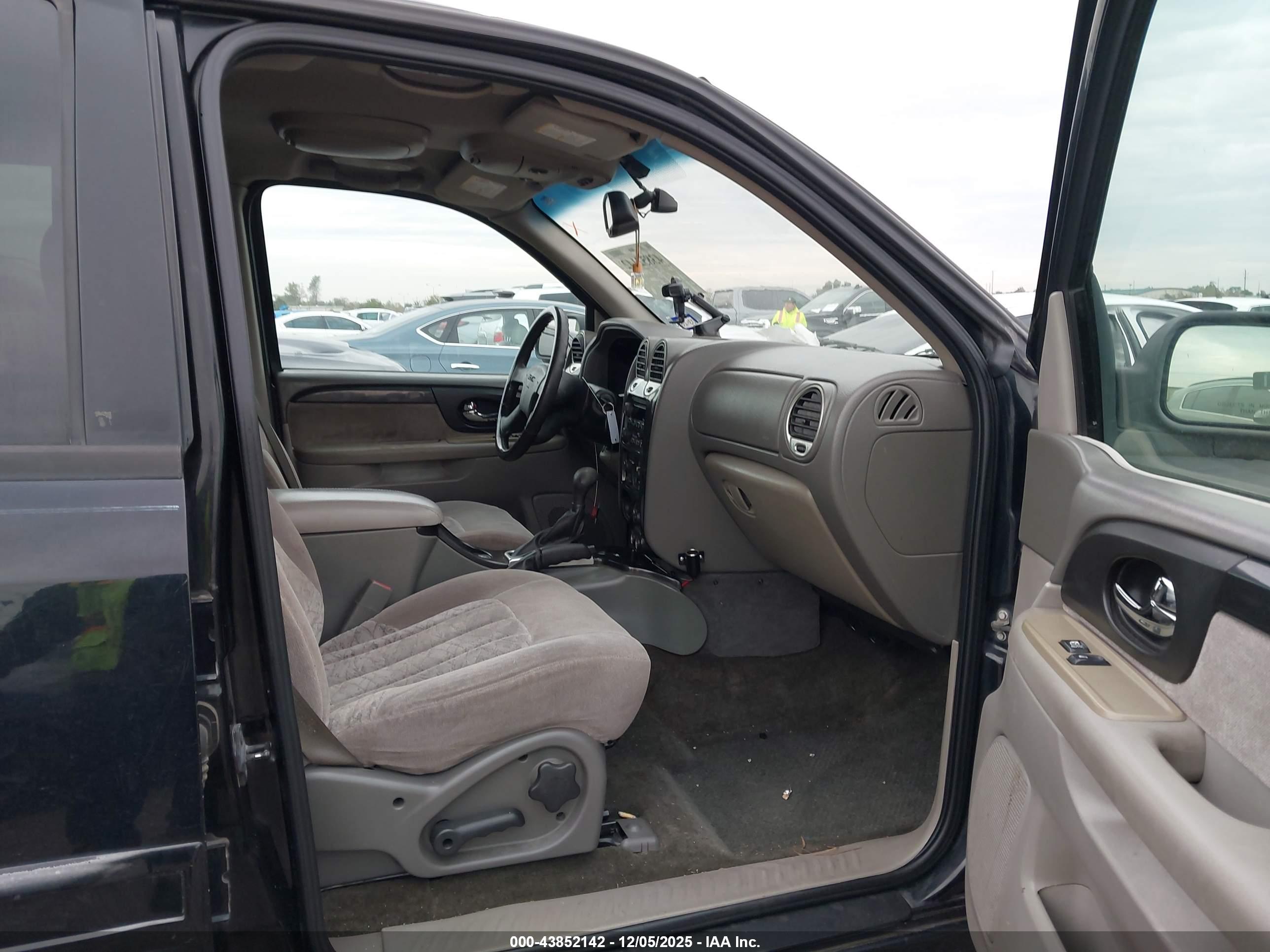 GMC ENVOY image 5