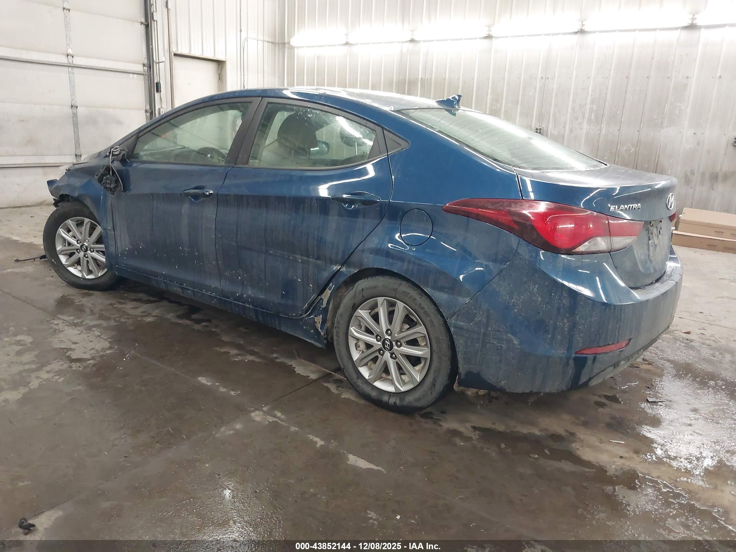 HYUNDAI ELANTRA image 3