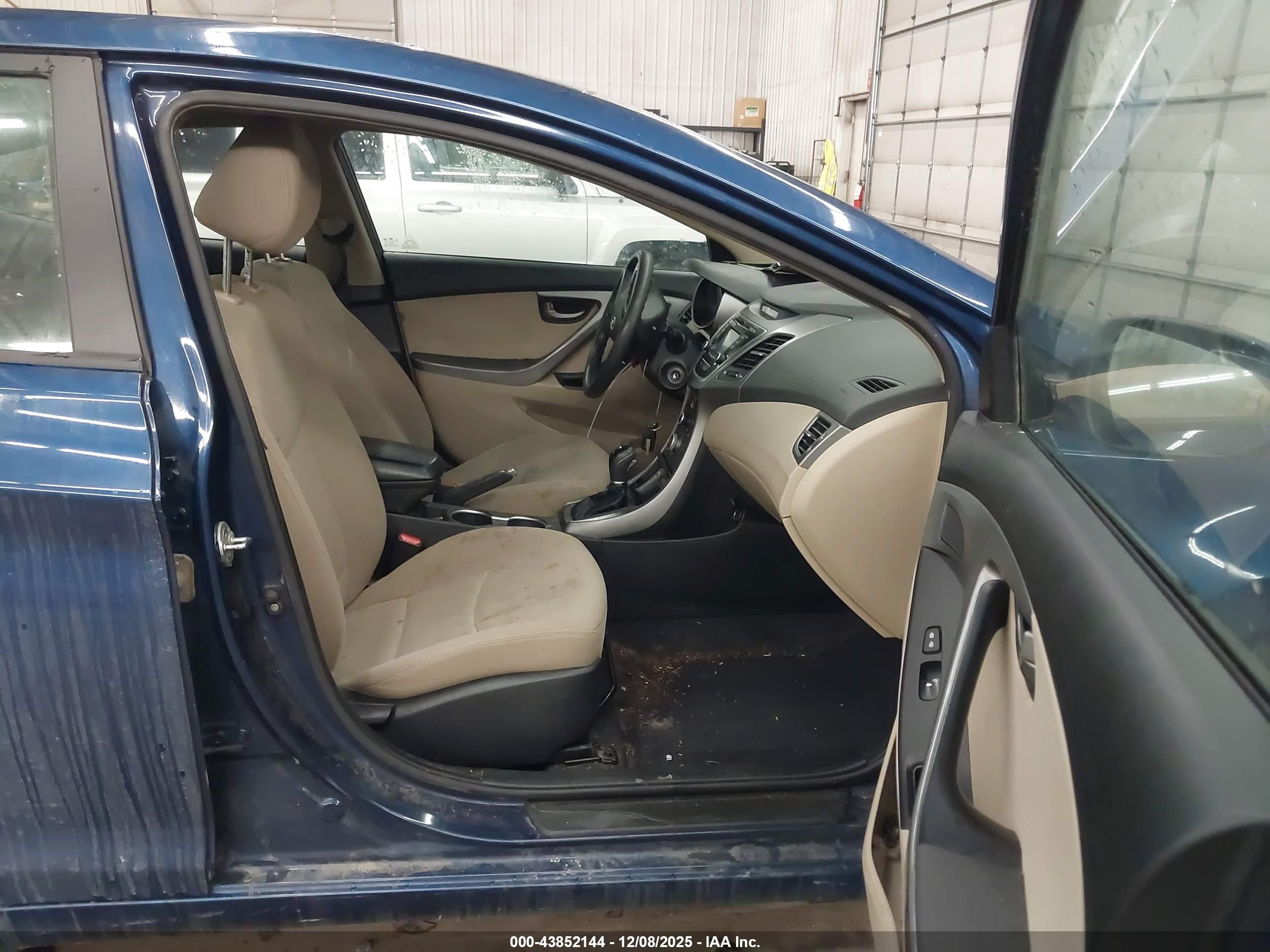 HYUNDAI ELANTRA image 5