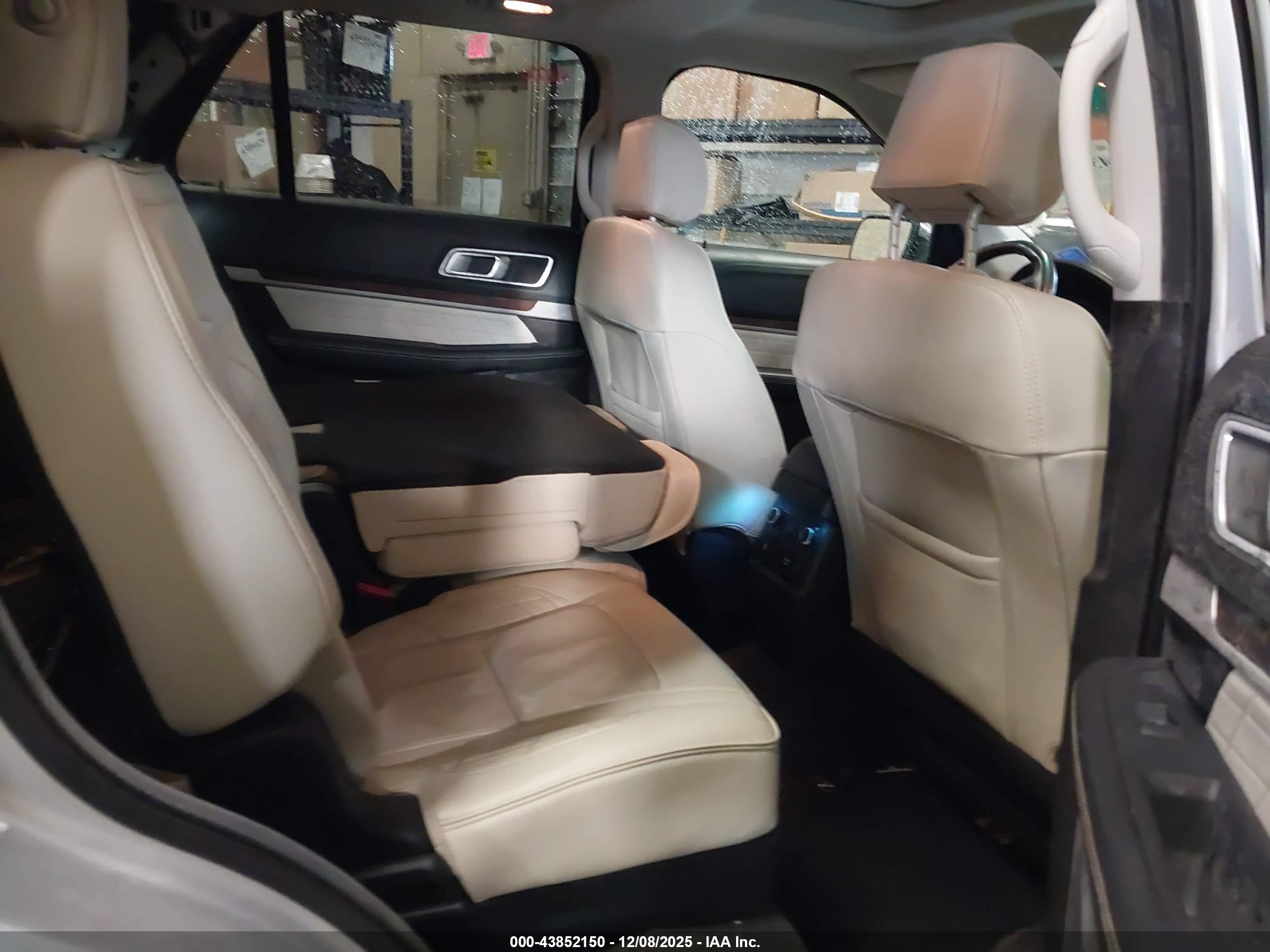 FORD EXPLORER image 8