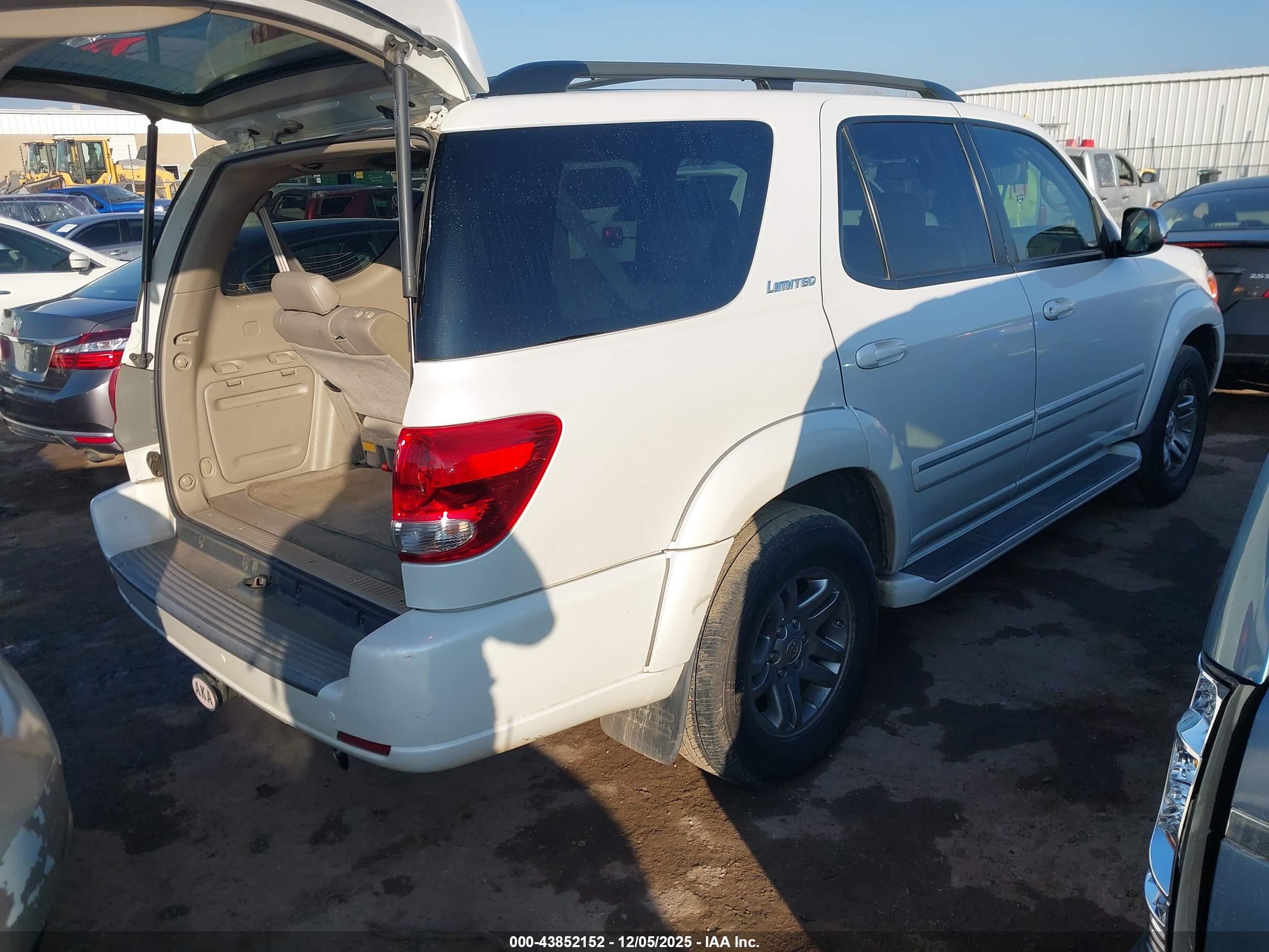 TOYOTA SEQUOIA image 4