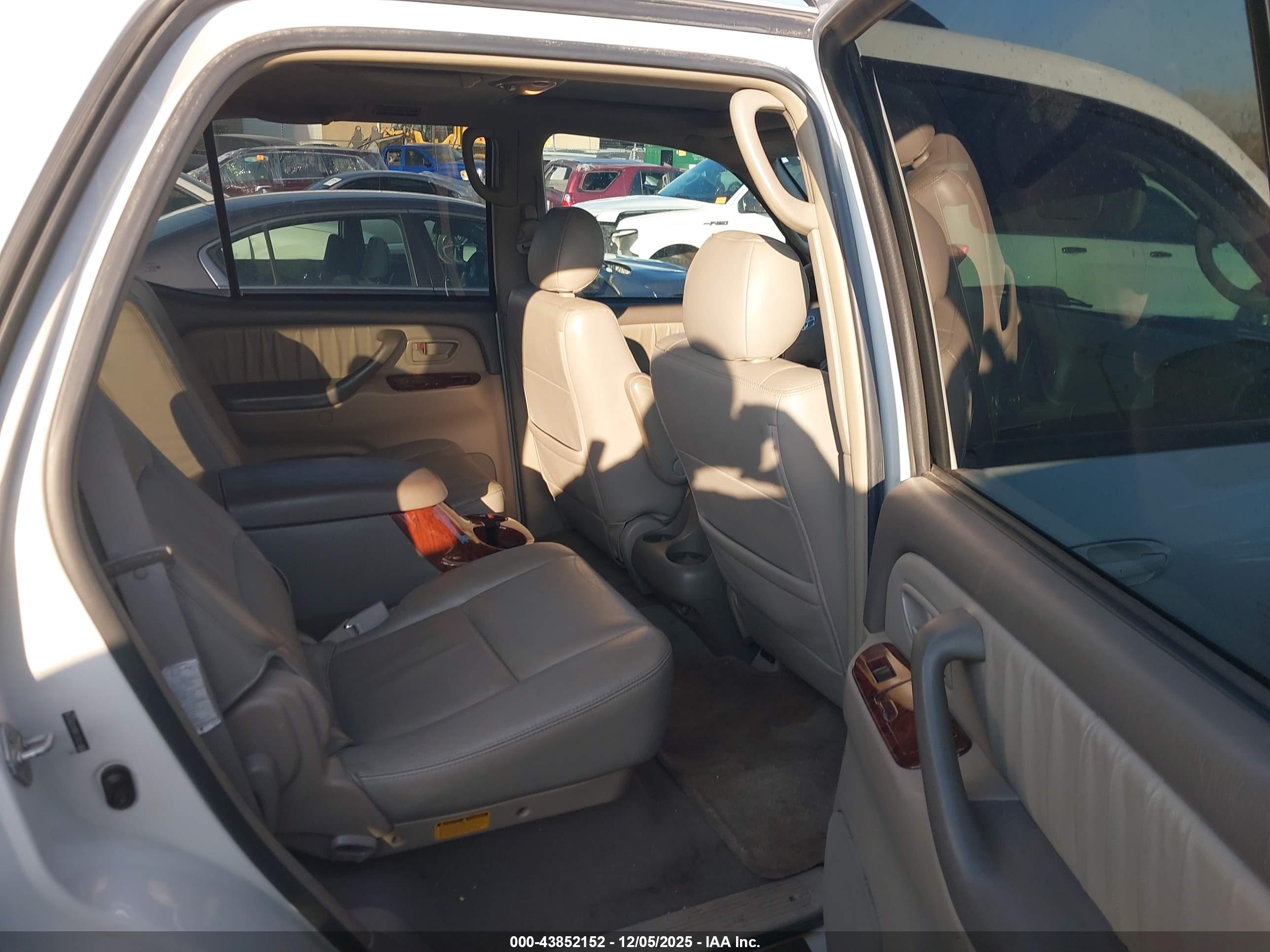 TOYOTA SEQUOIA image 8
