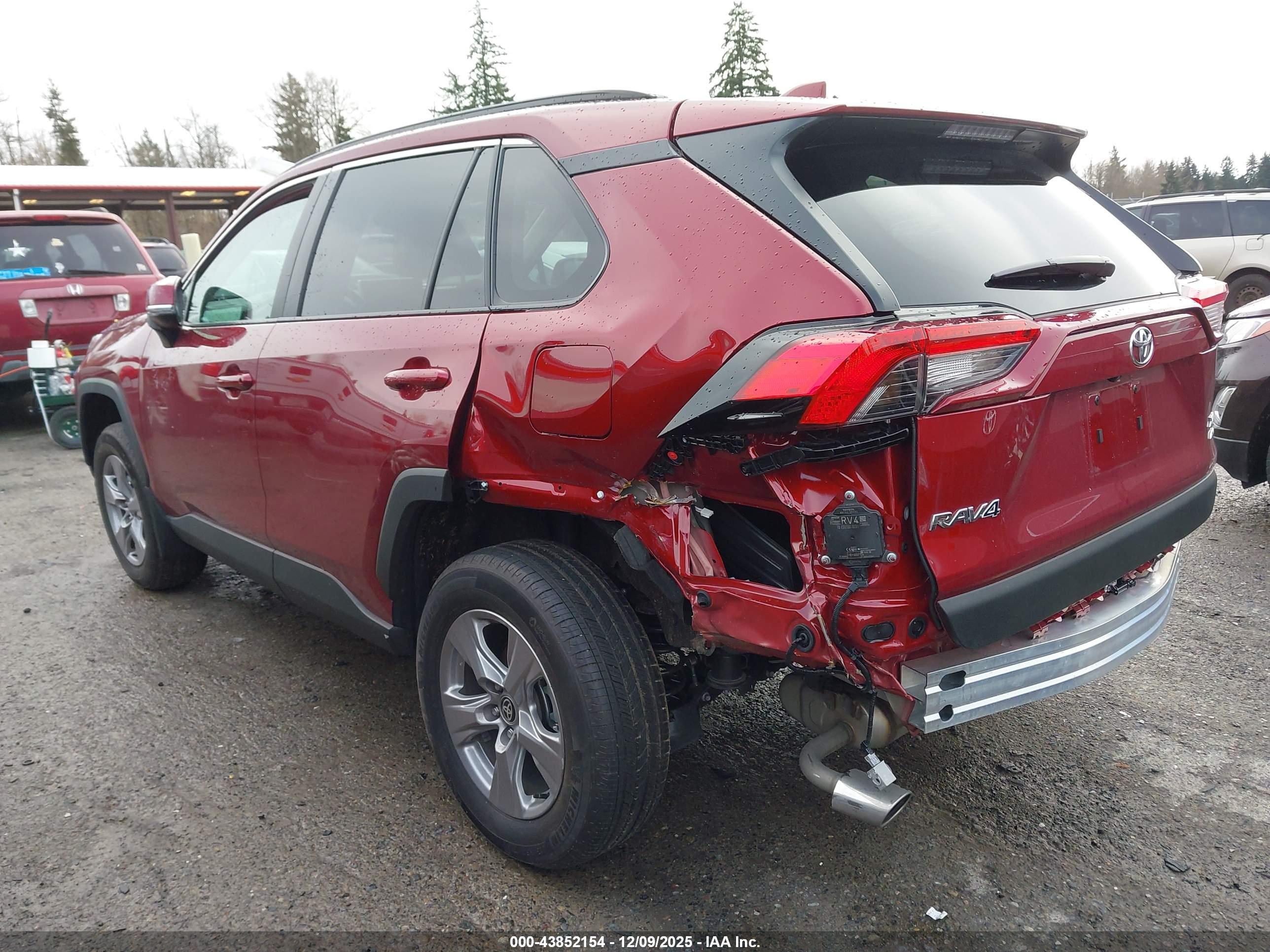 TOYOTA RAV4 image 3