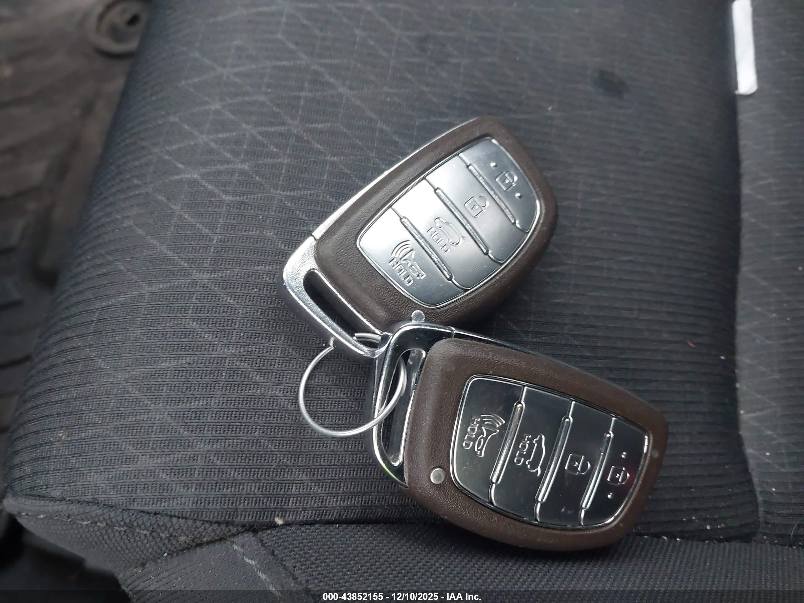 HYUNDAI TUCSON image 11