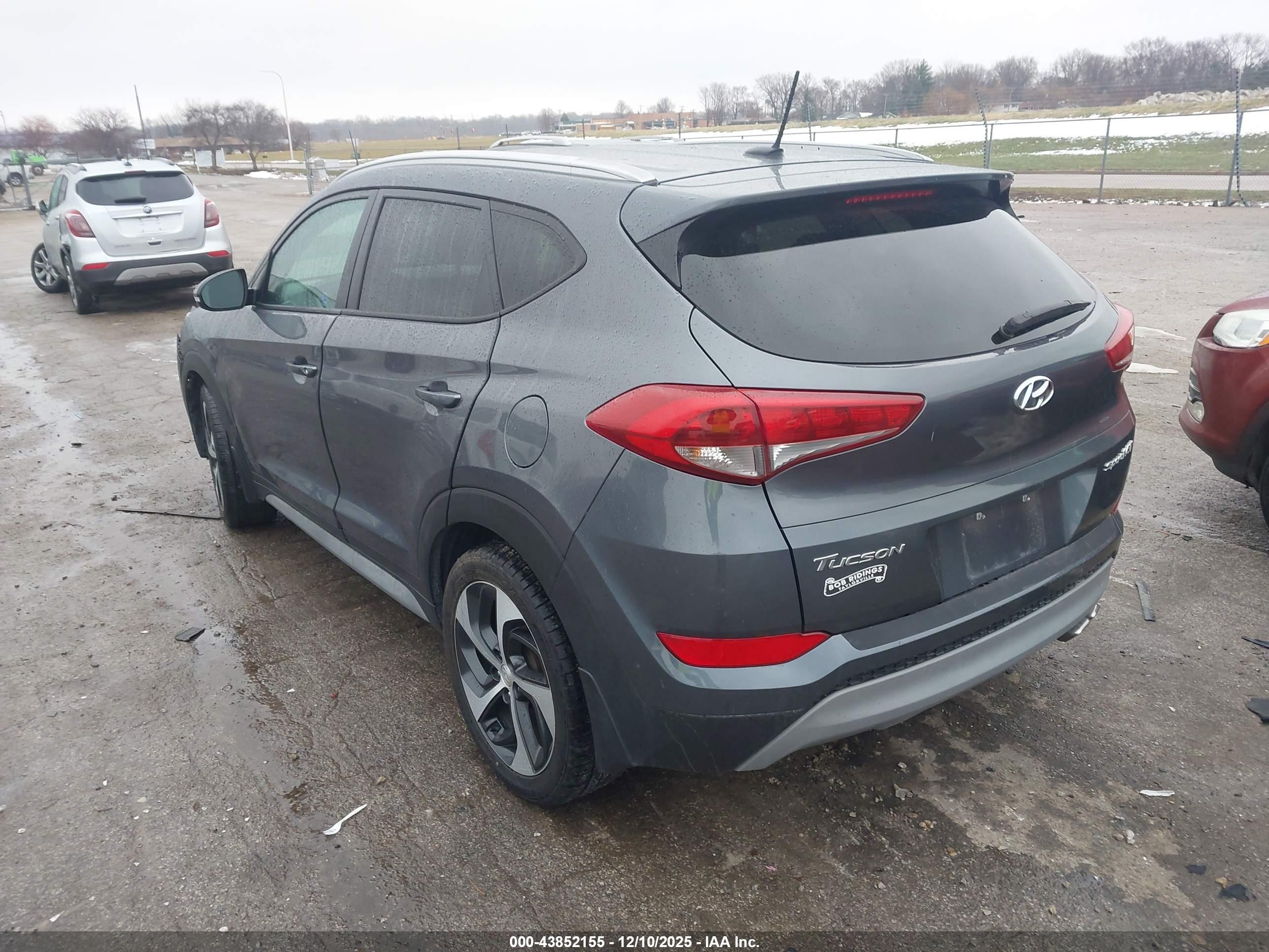 HYUNDAI TUCSON image 3