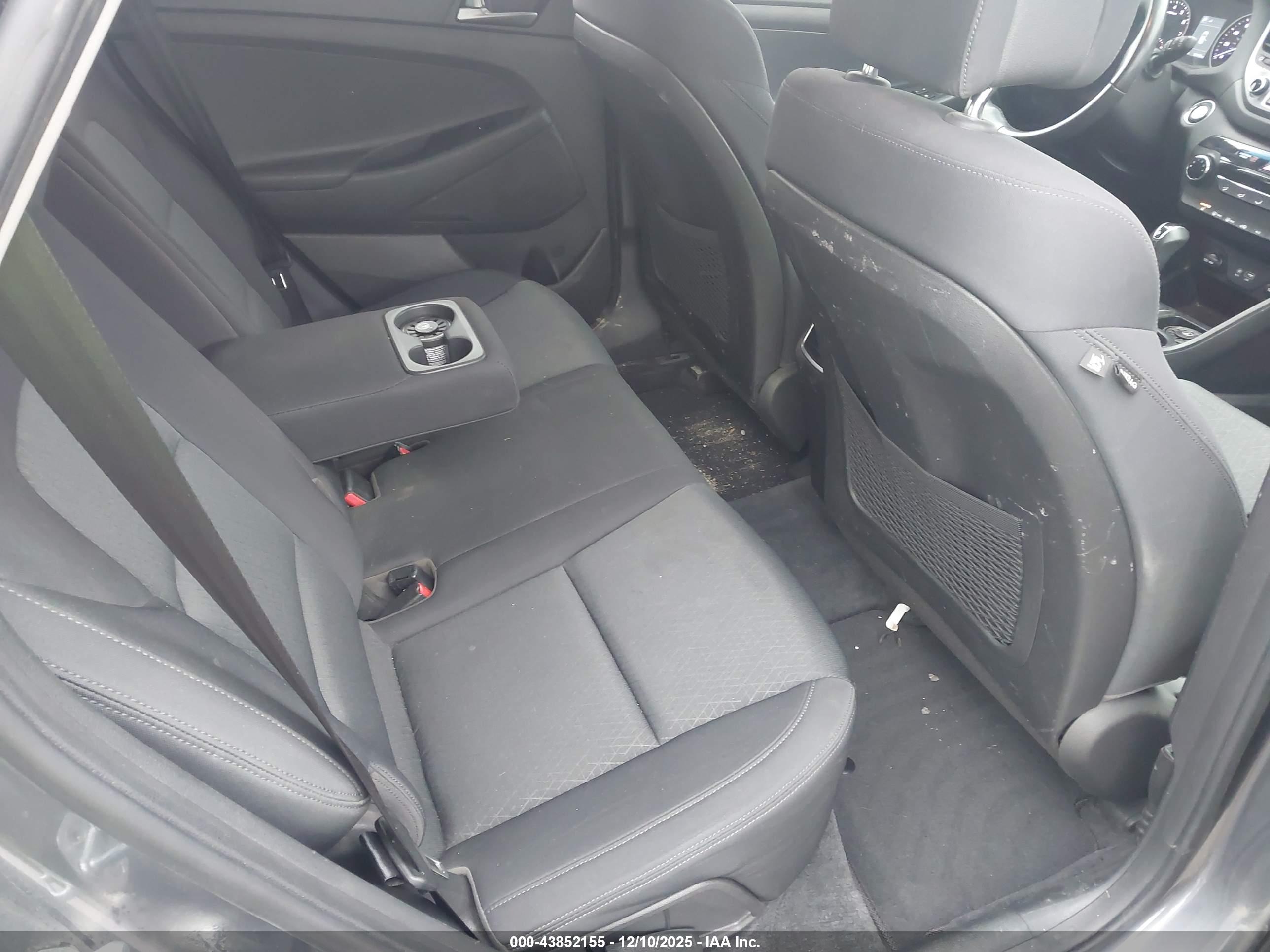 HYUNDAI TUCSON image 8