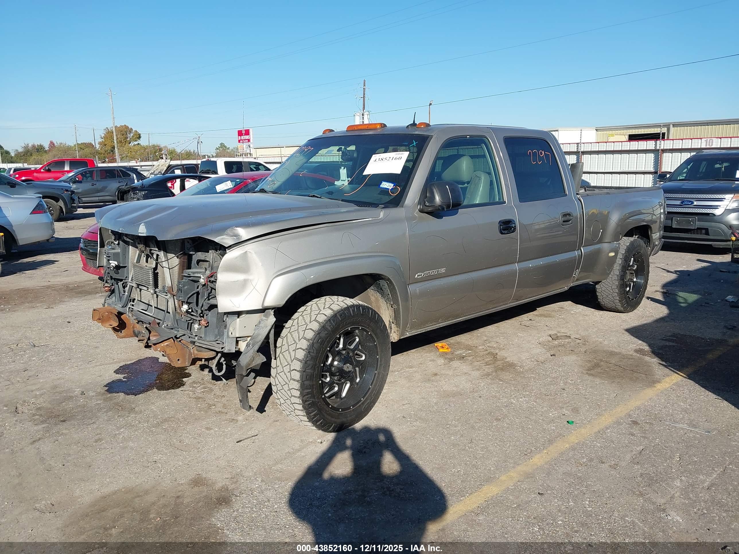 CHEVROLET SILVERADO image 2