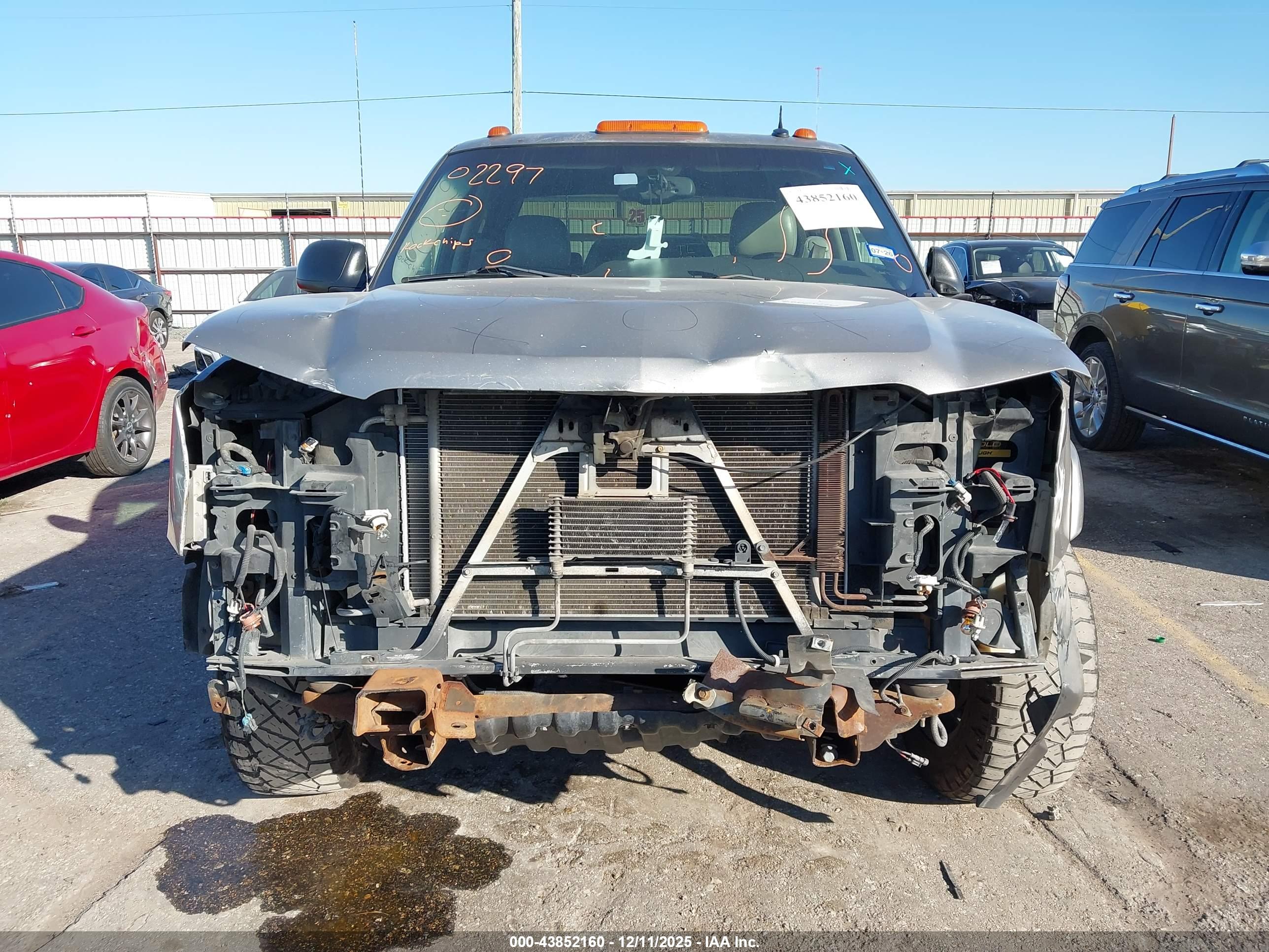 CHEVROLET SILVERADO image 6