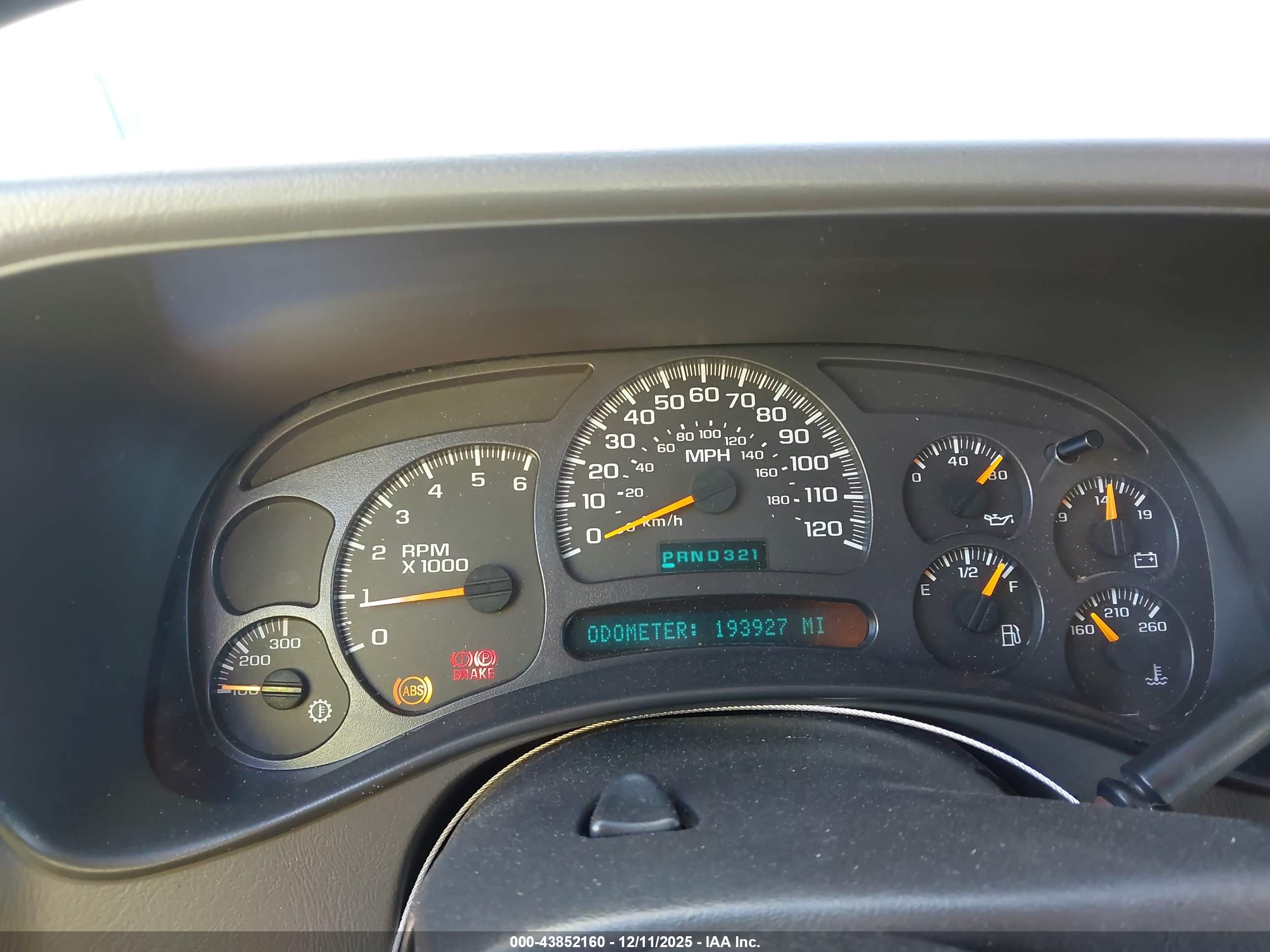 CHEVROLET SILVERADO image 7