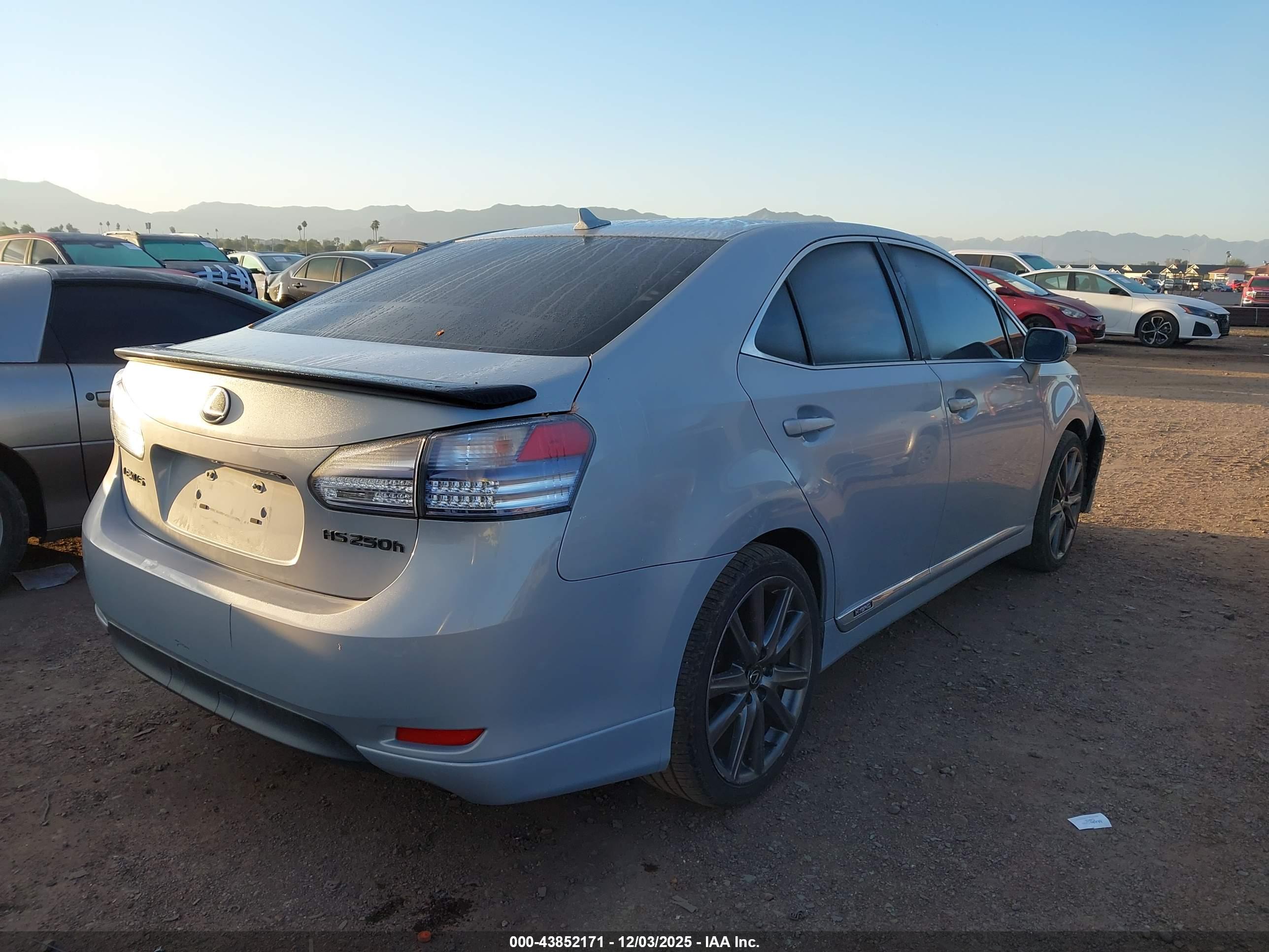 LEXUS HS image 4