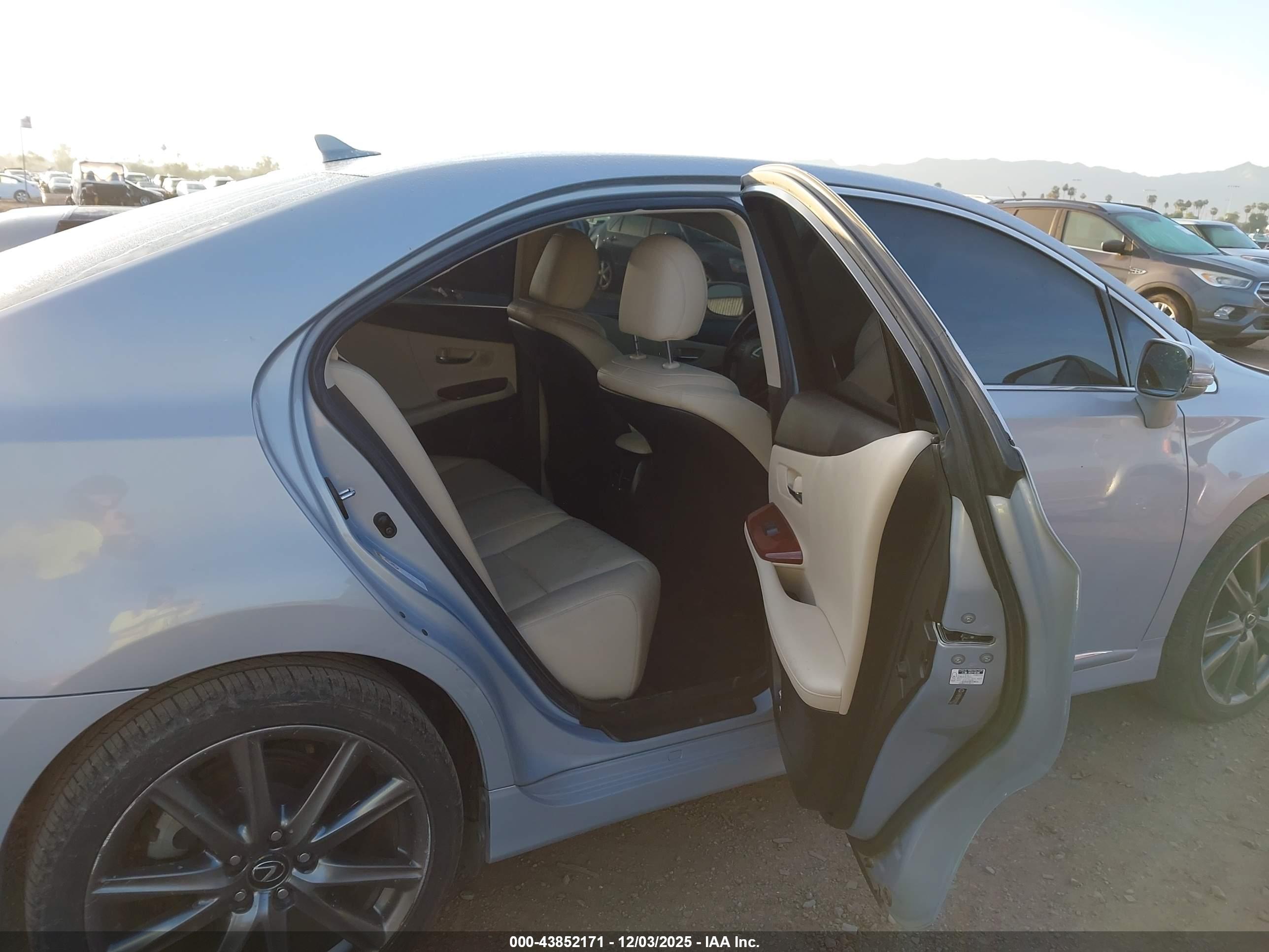 LEXUS HS image 8