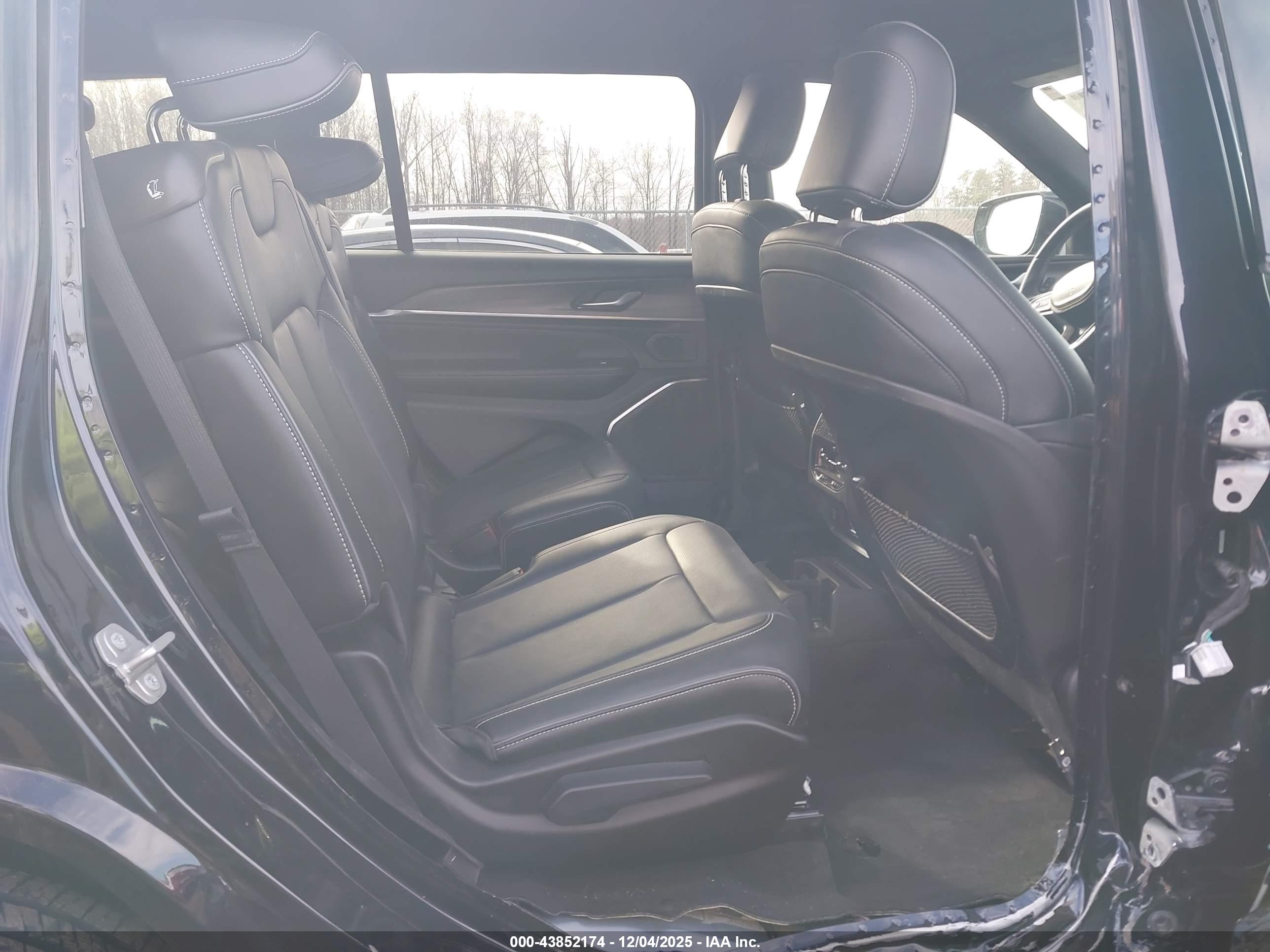 JEEP GRAND image 8
