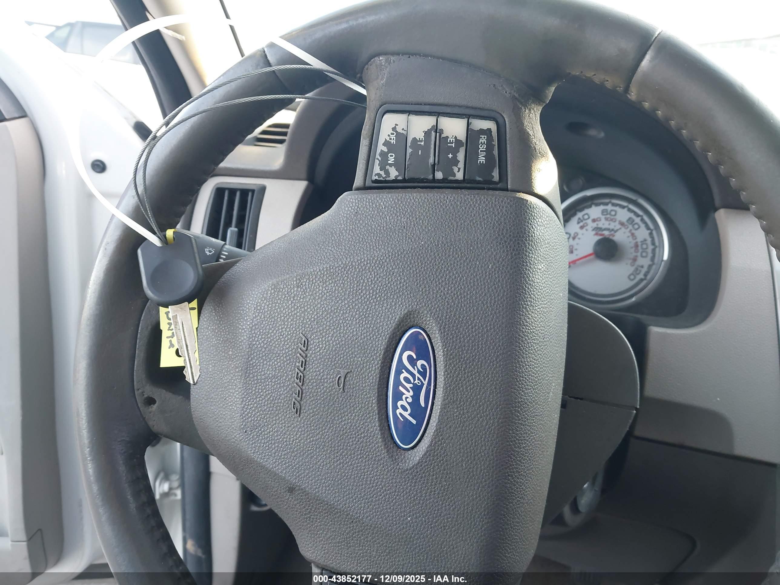 FORD FOCUS image 11