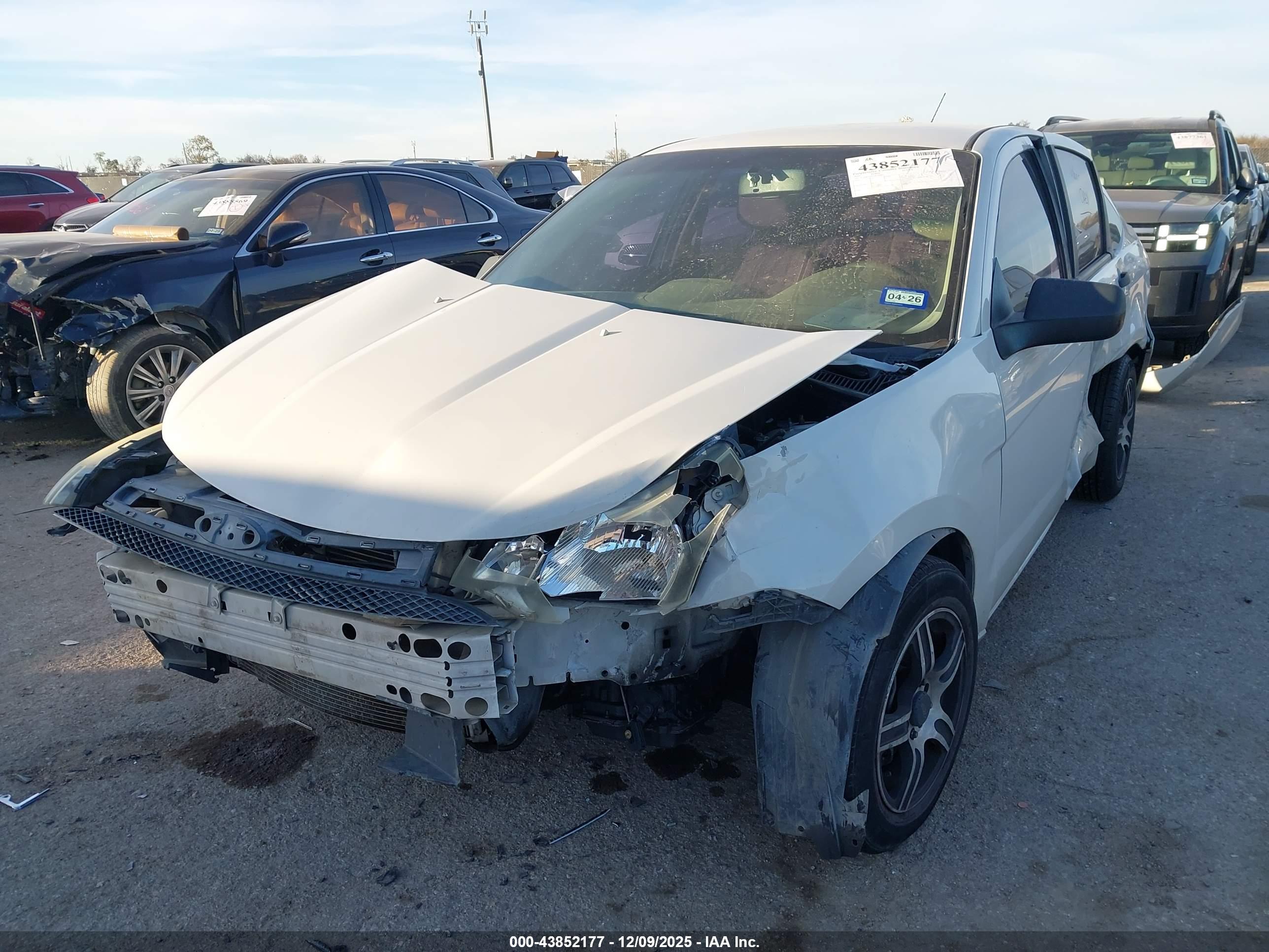 FORD FOCUS image 2