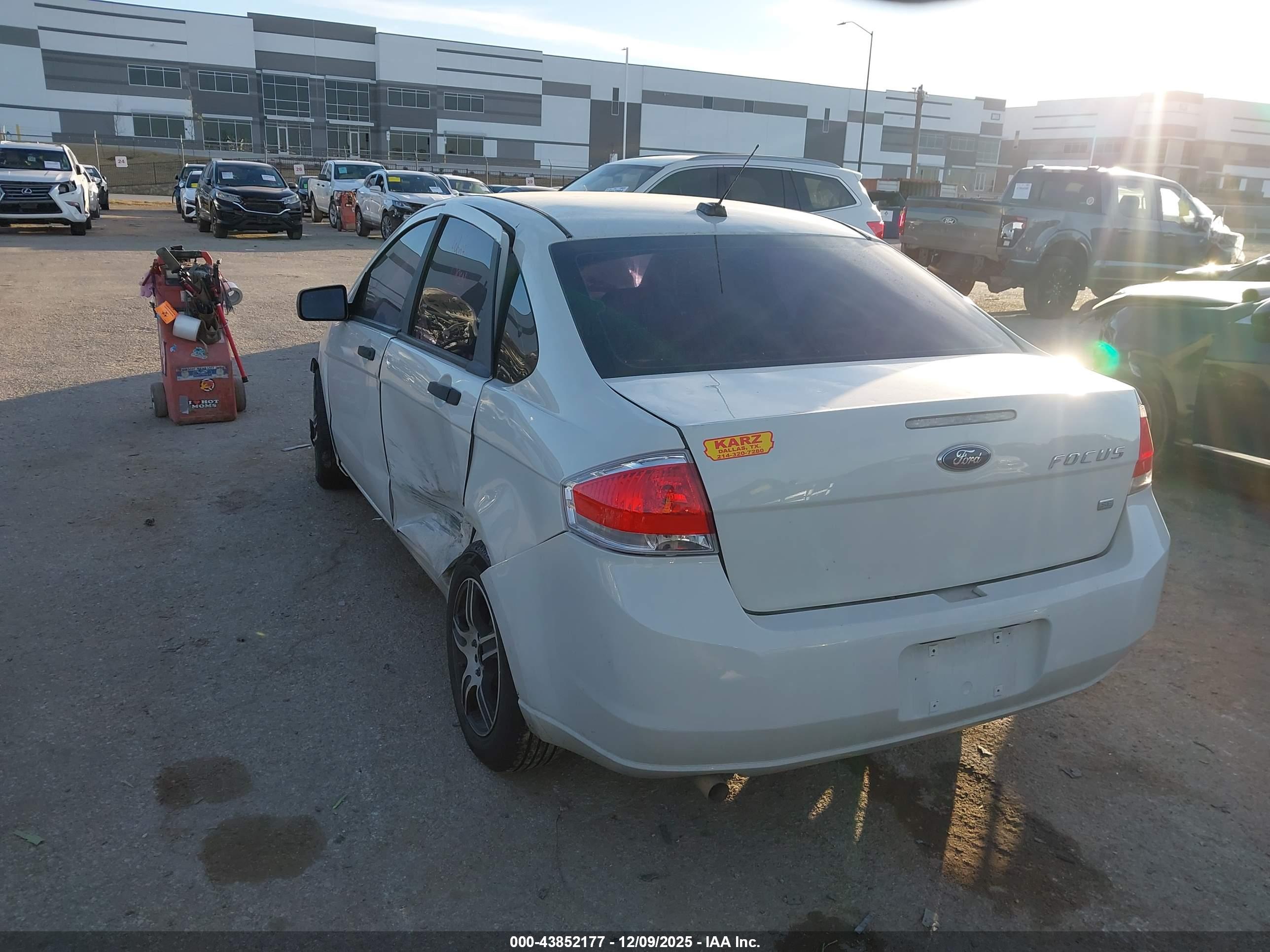 FORD FOCUS image 3