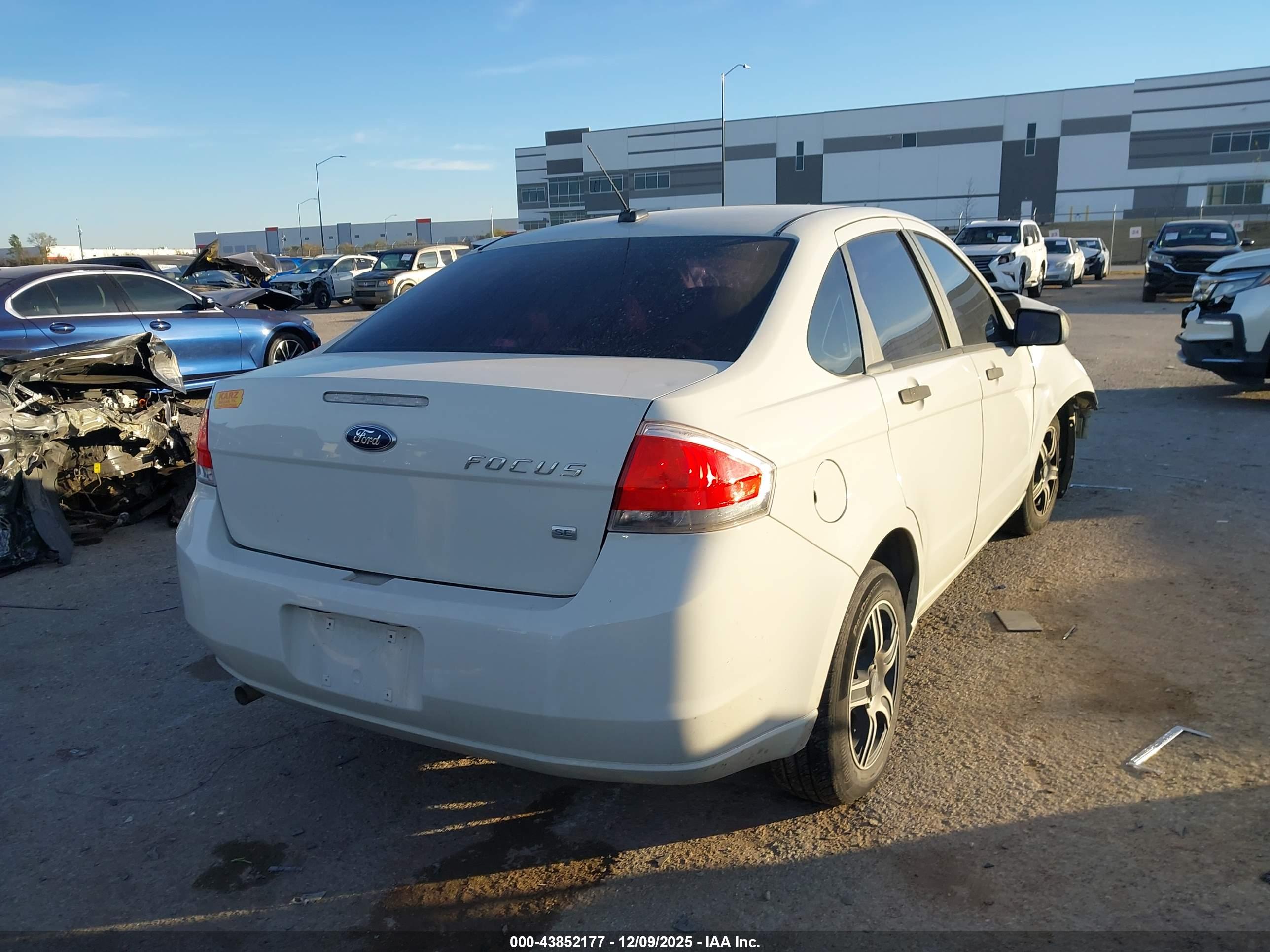 FORD FOCUS image 4