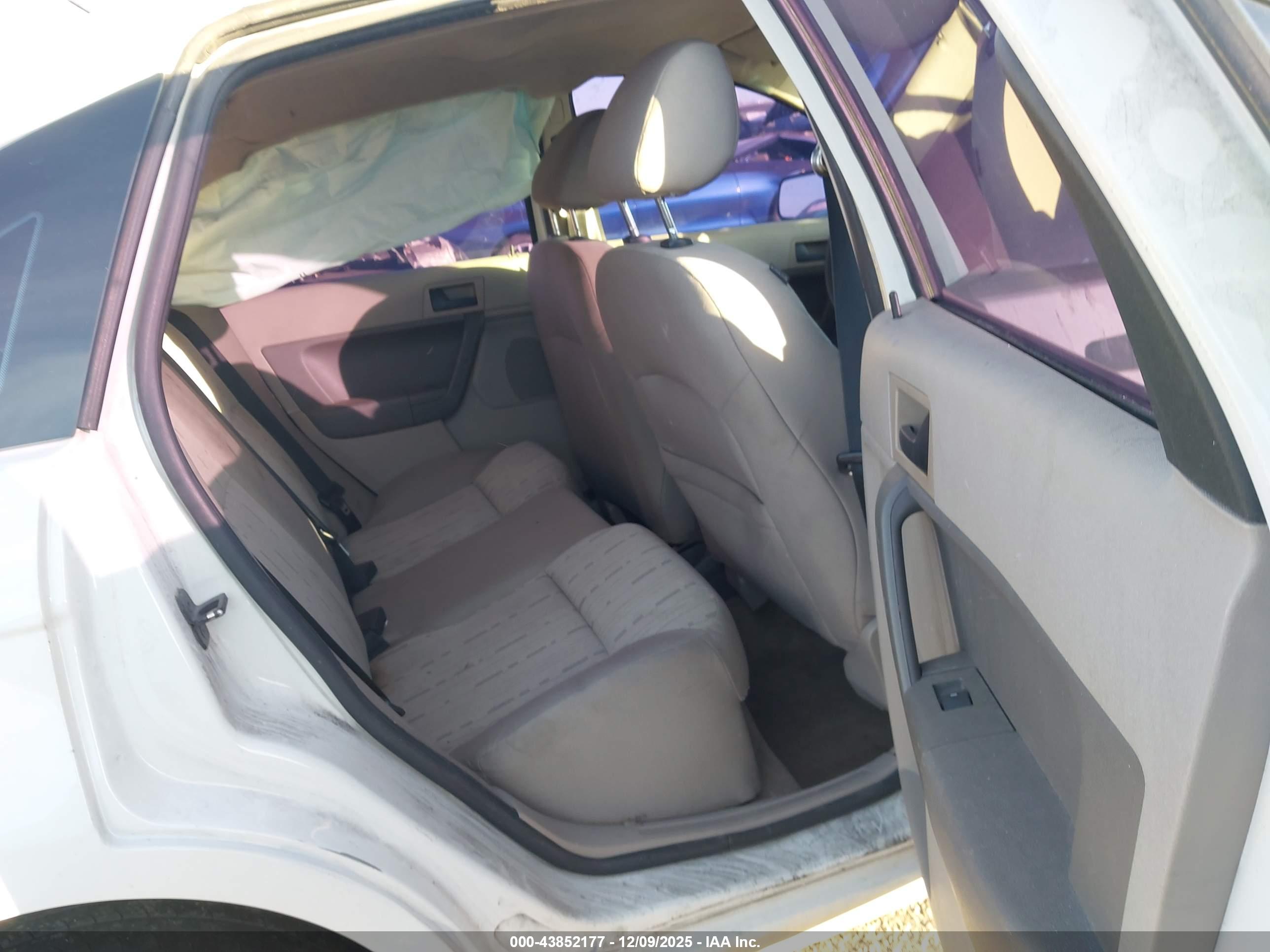 FORD FOCUS image 8