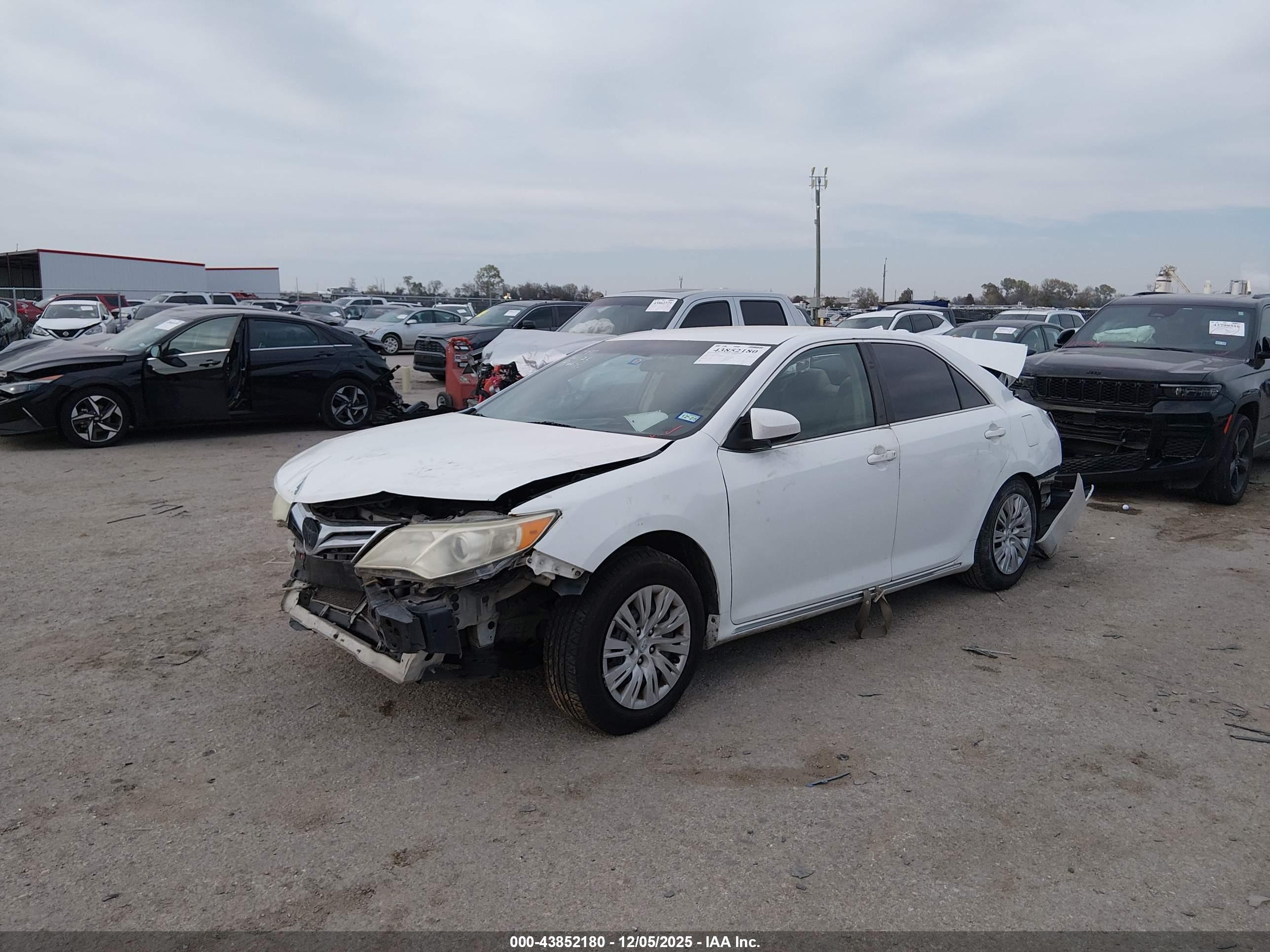 TOYOTA CAMRY image 2
