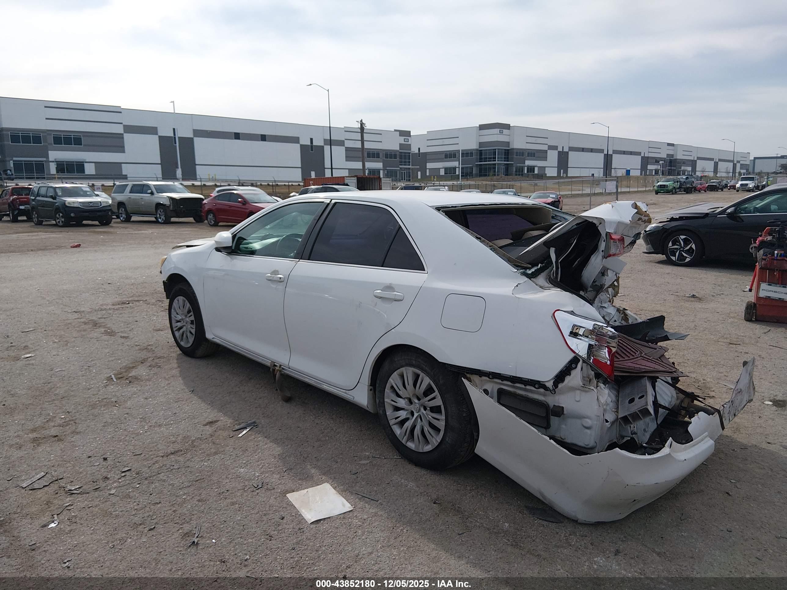 TOYOTA CAMRY image 3