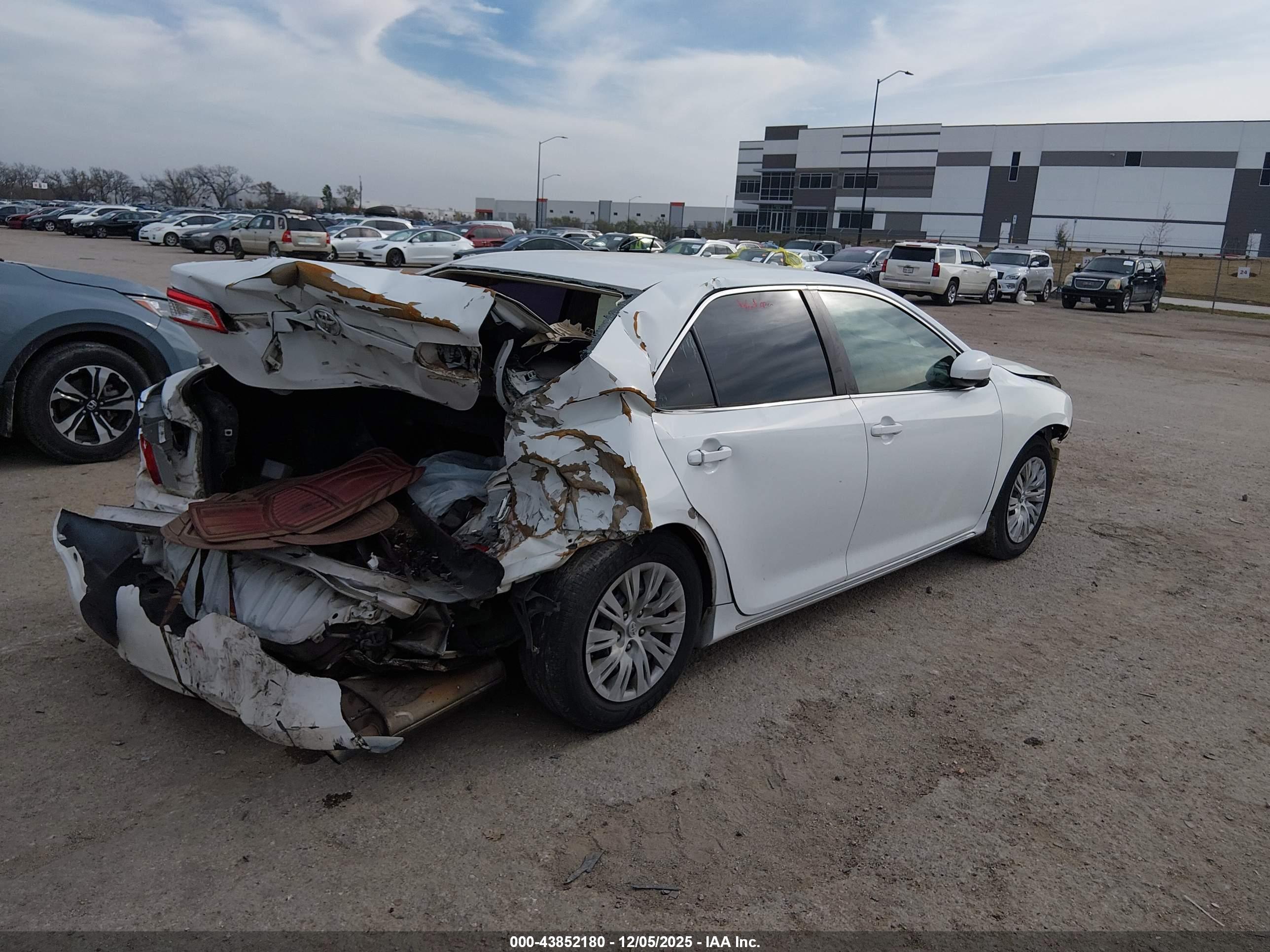TOYOTA CAMRY image 4