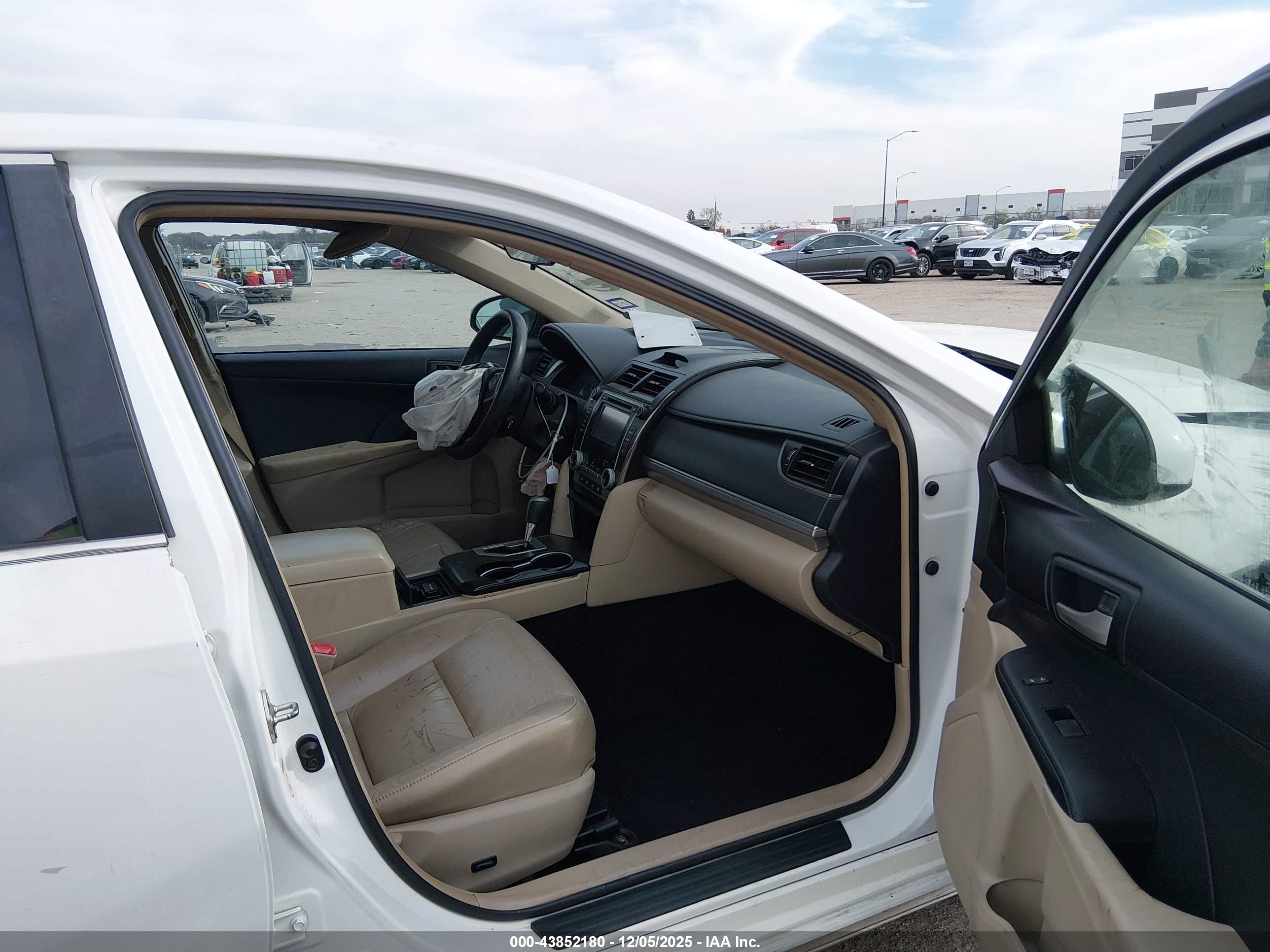 TOYOTA CAMRY image 5