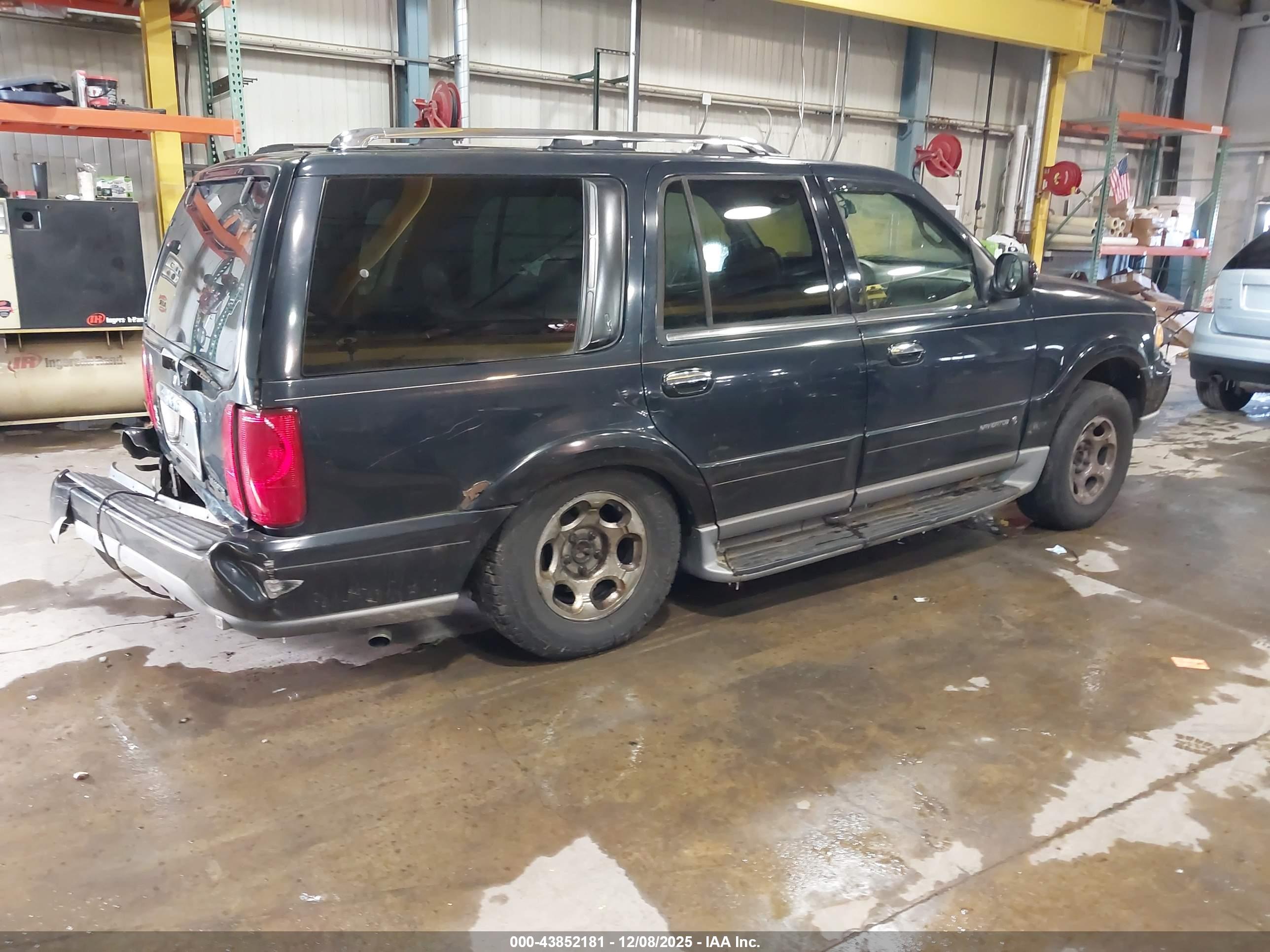 LINCOLN NAVIGATOR image 4