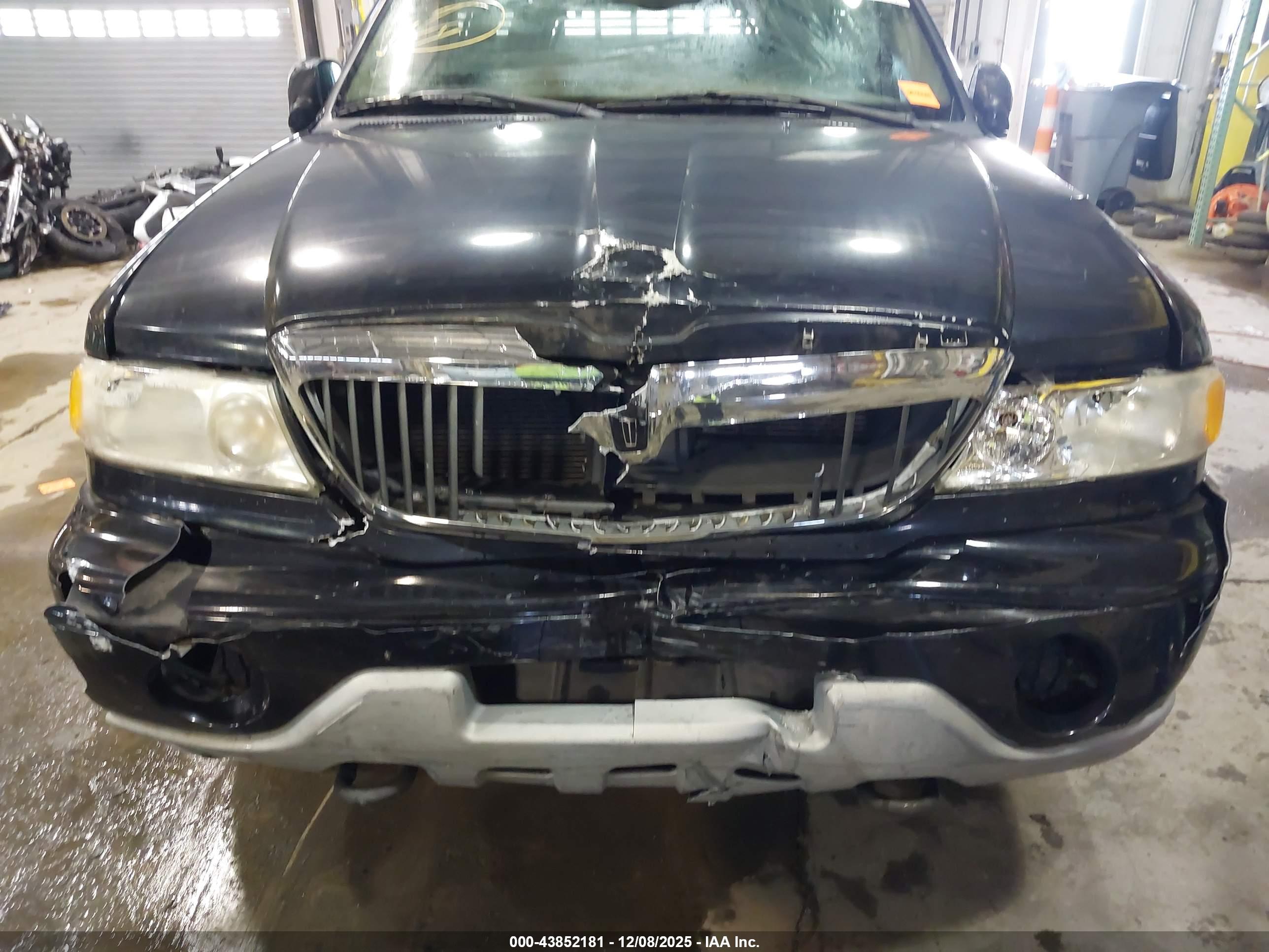 LINCOLN NAVIGATOR image 6