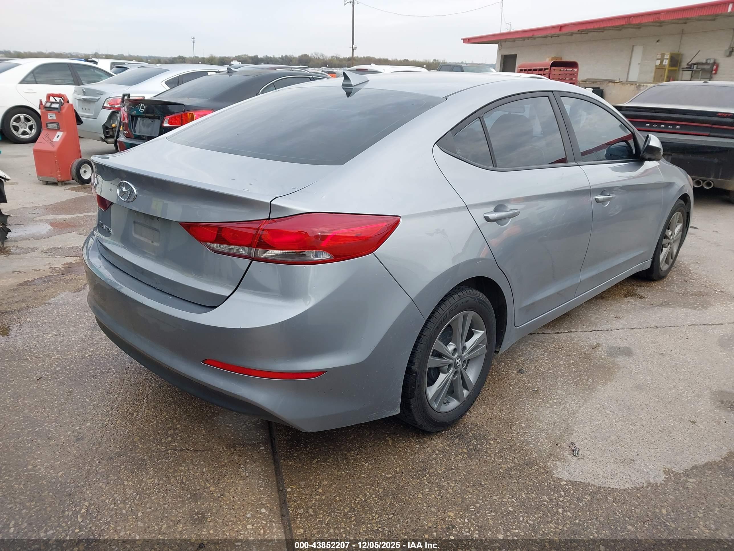 HYUNDAI ELANTRA image 4