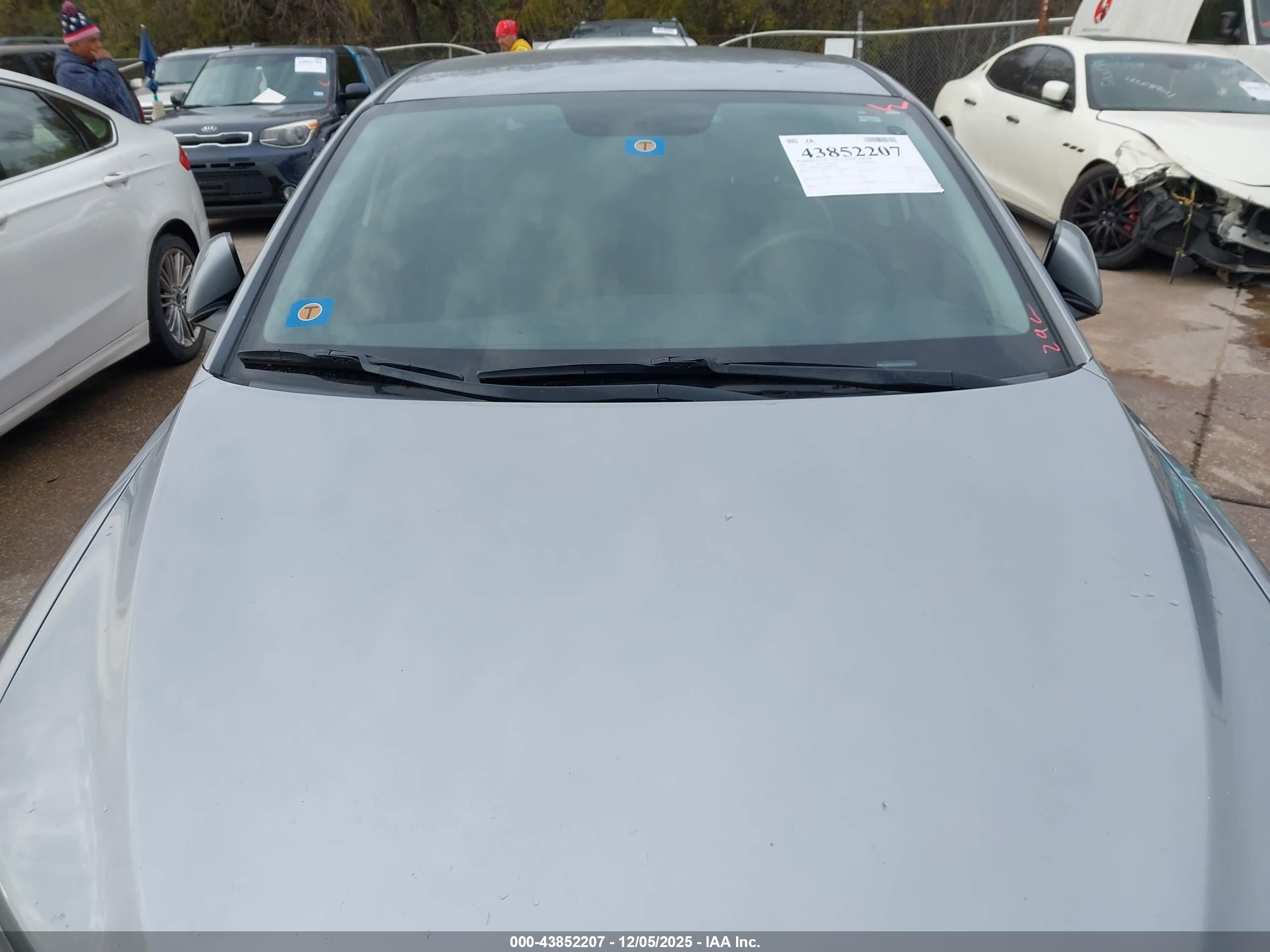 HYUNDAI ELANTRA image 6