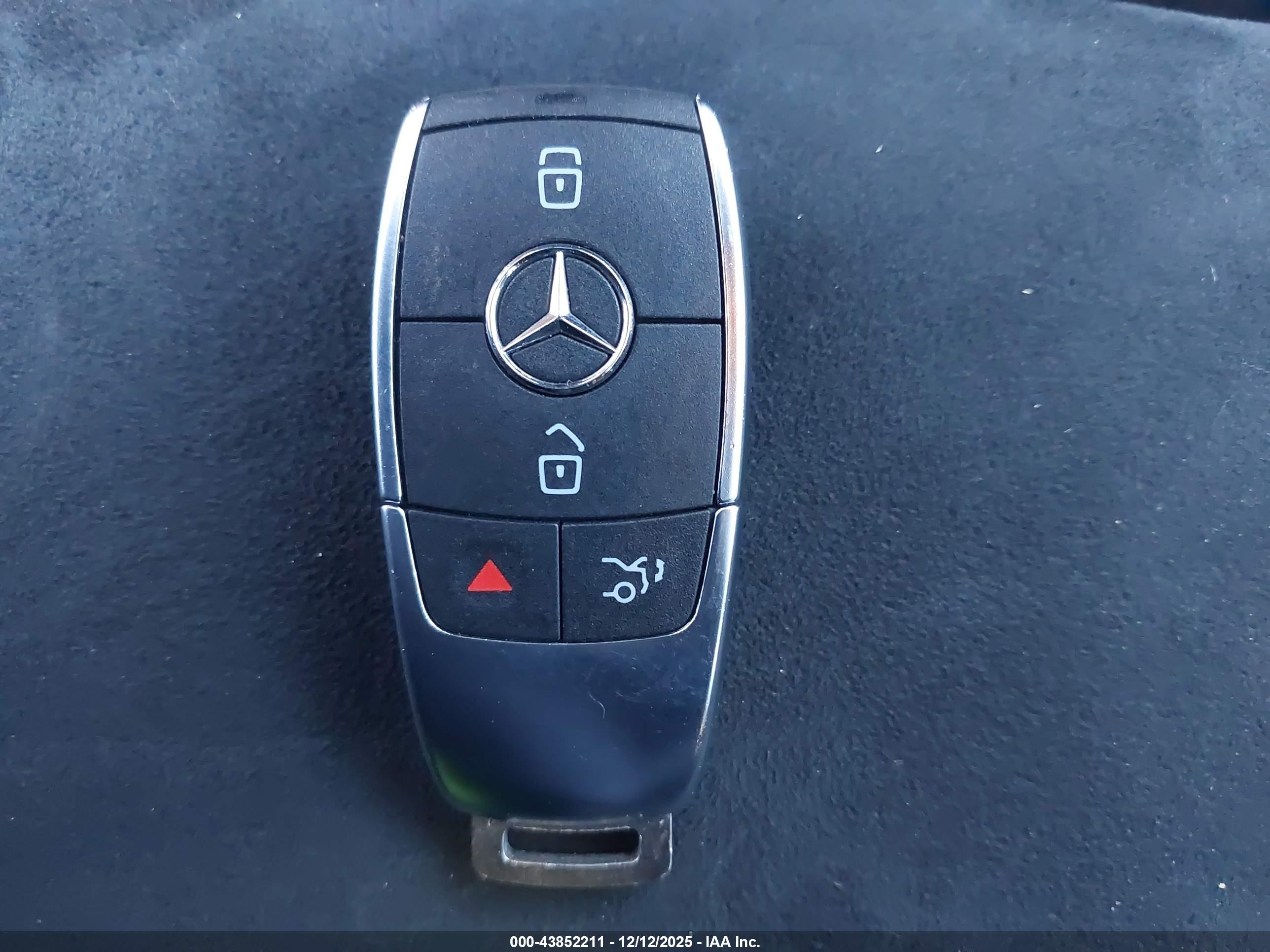 MERCEDES-BENZ CLA image 11