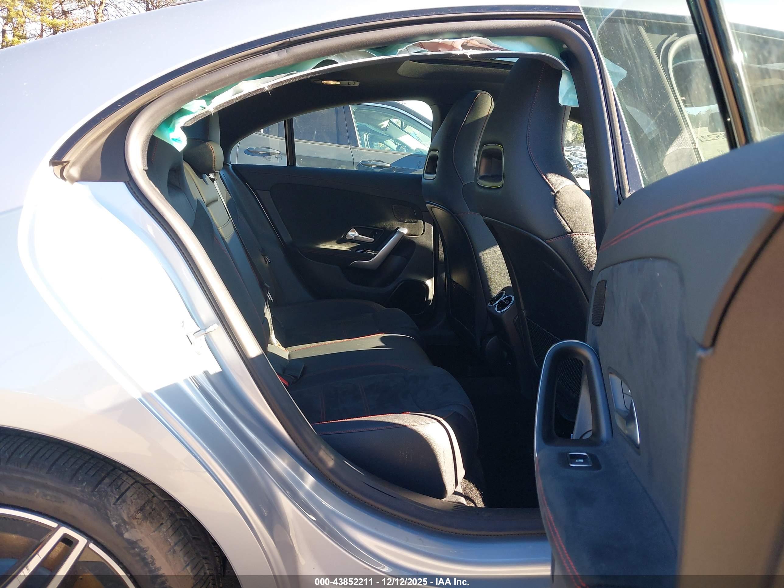 MERCEDES-BENZ CLA image 8