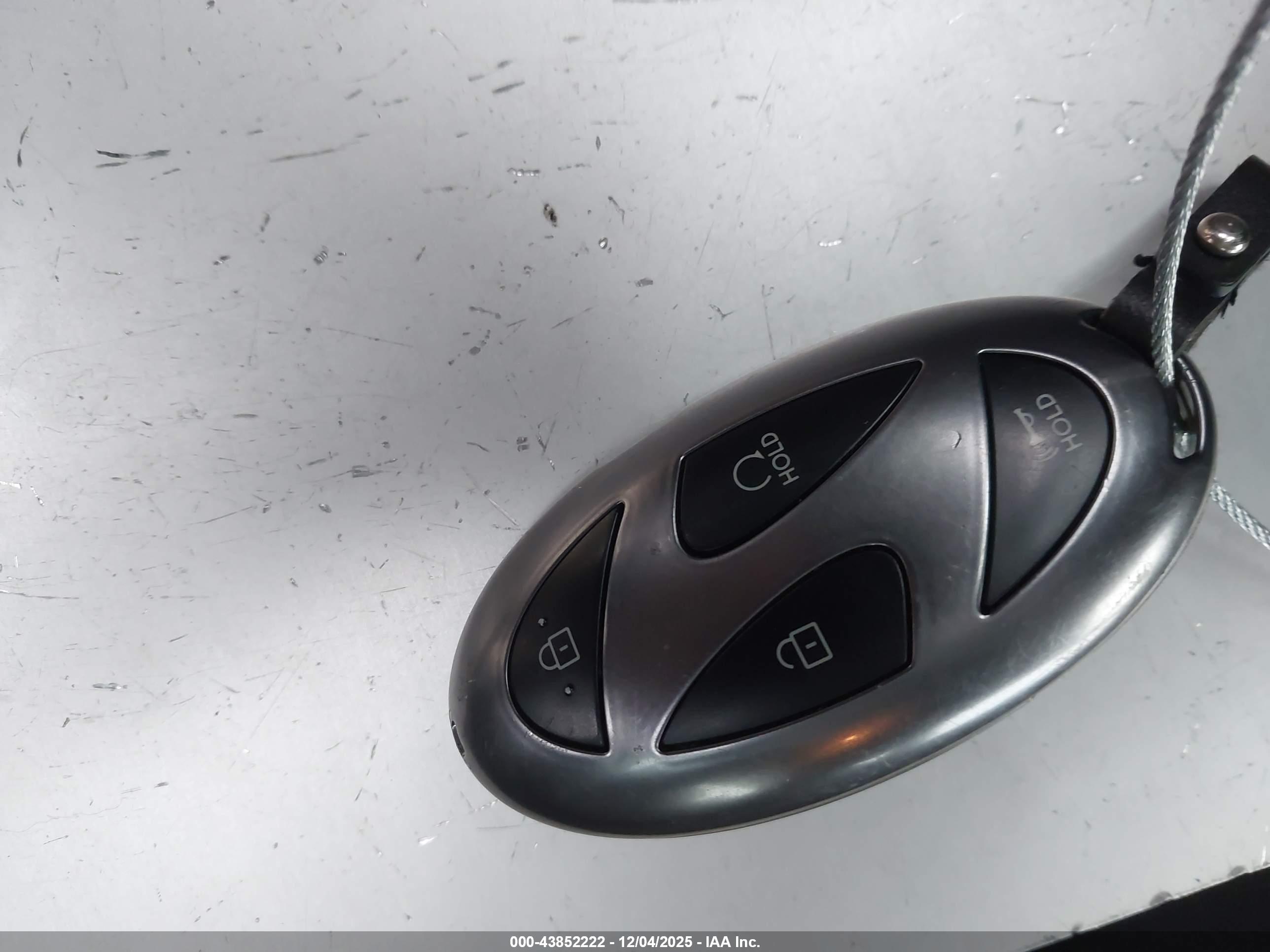 HYUNDAI ELANTRA image 11