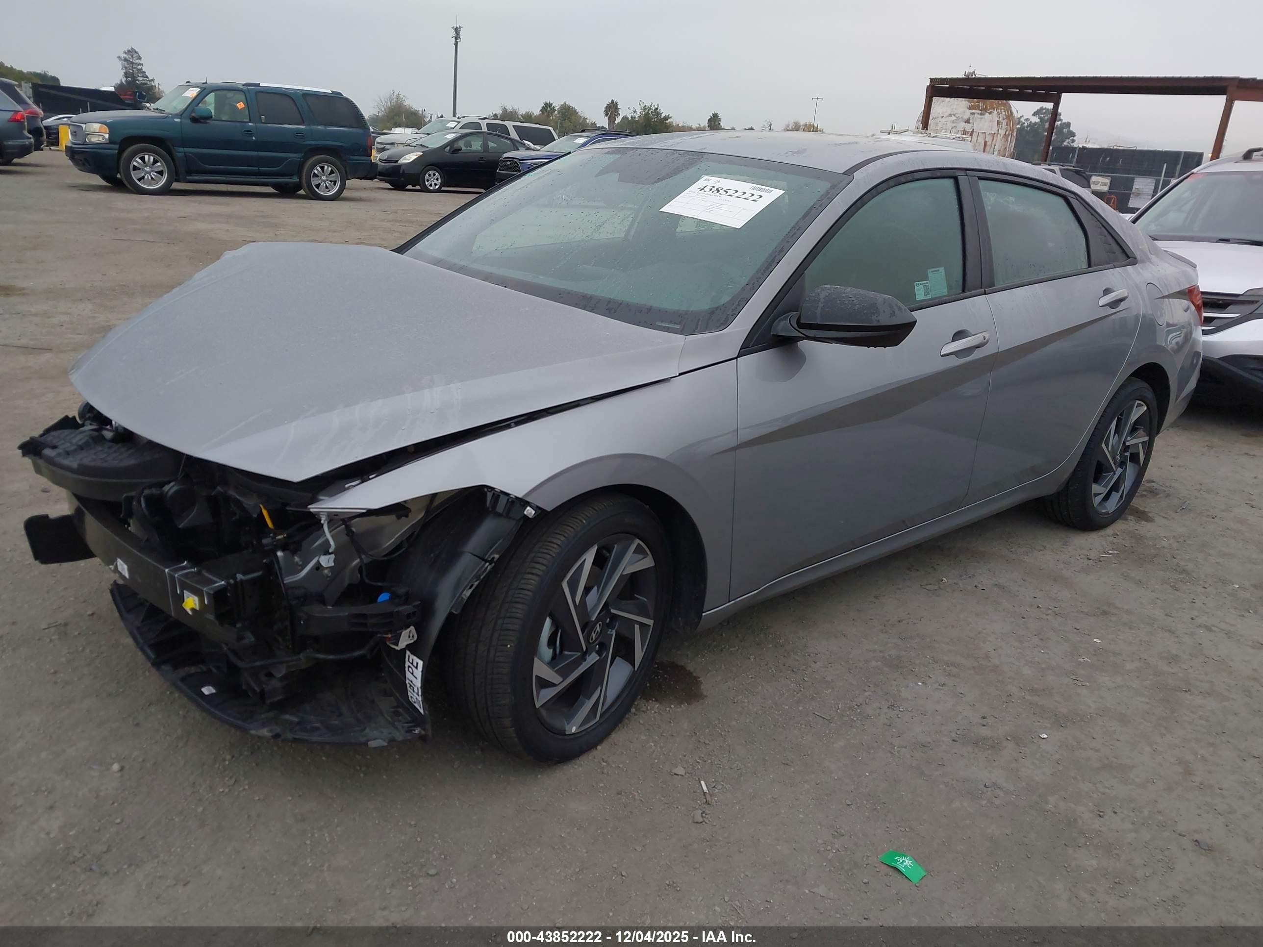 HYUNDAI ELANTRA image 2