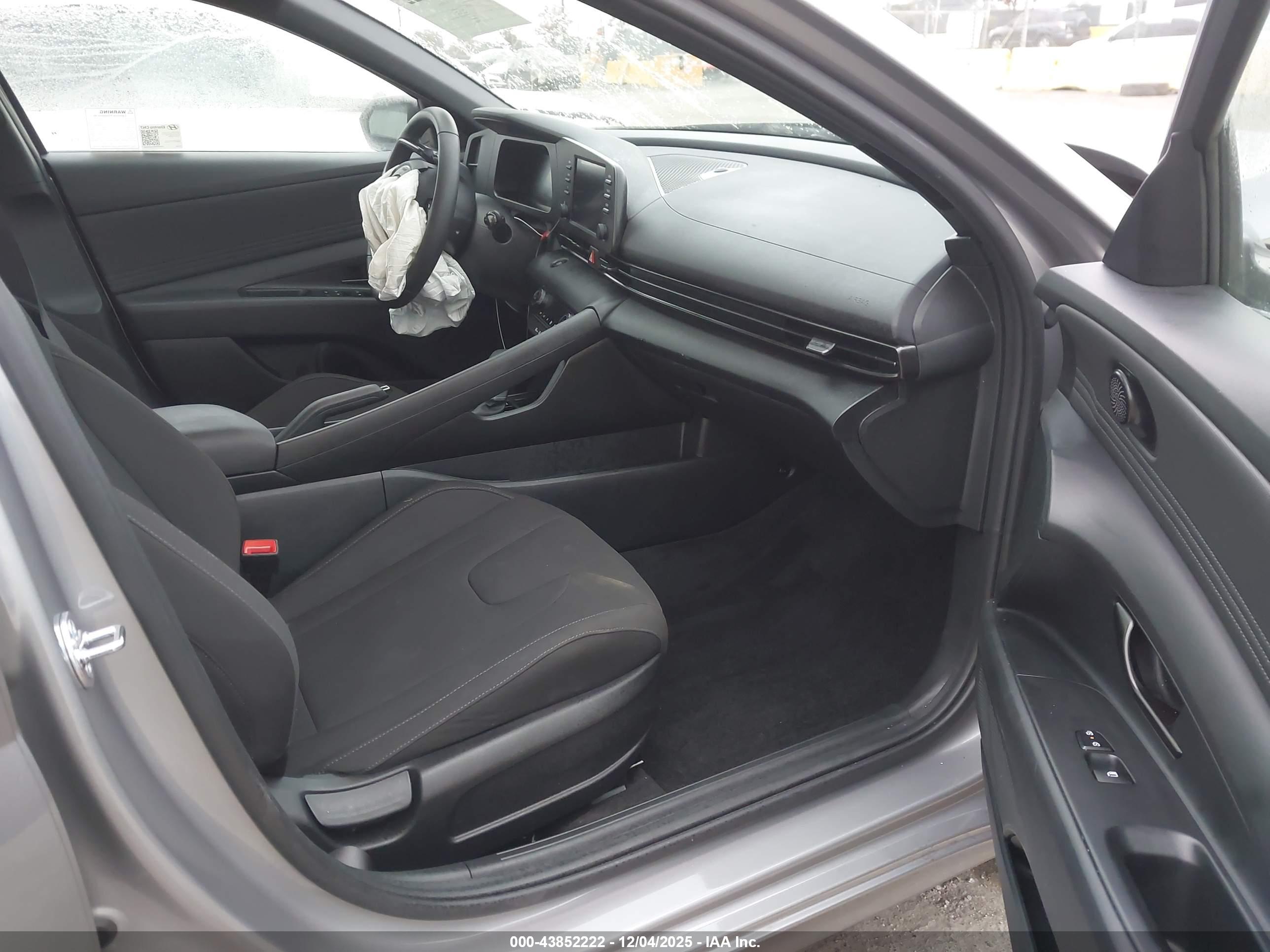 HYUNDAI ELANTRA image 5