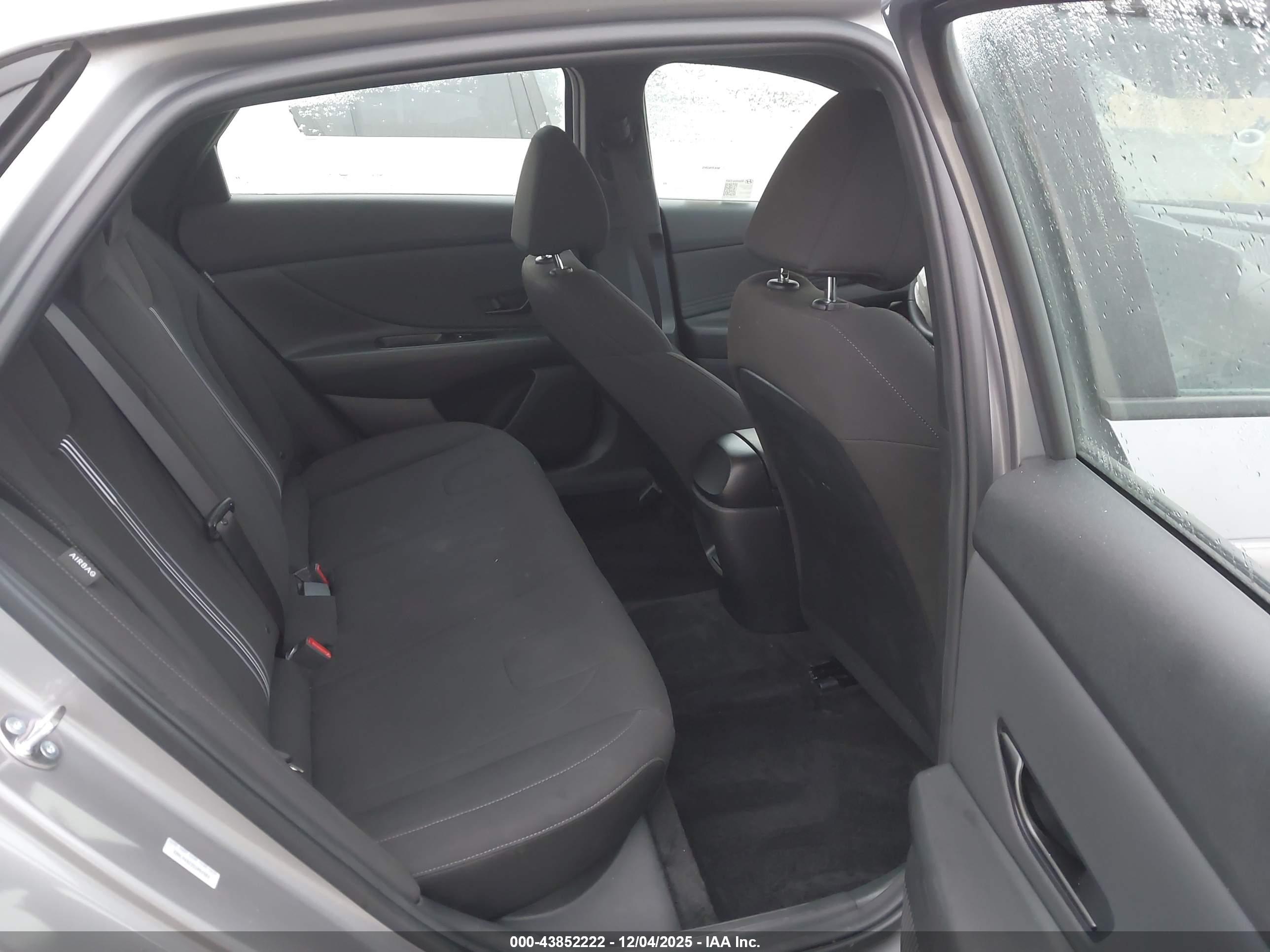 HYUNDAI ELANTRA image 8