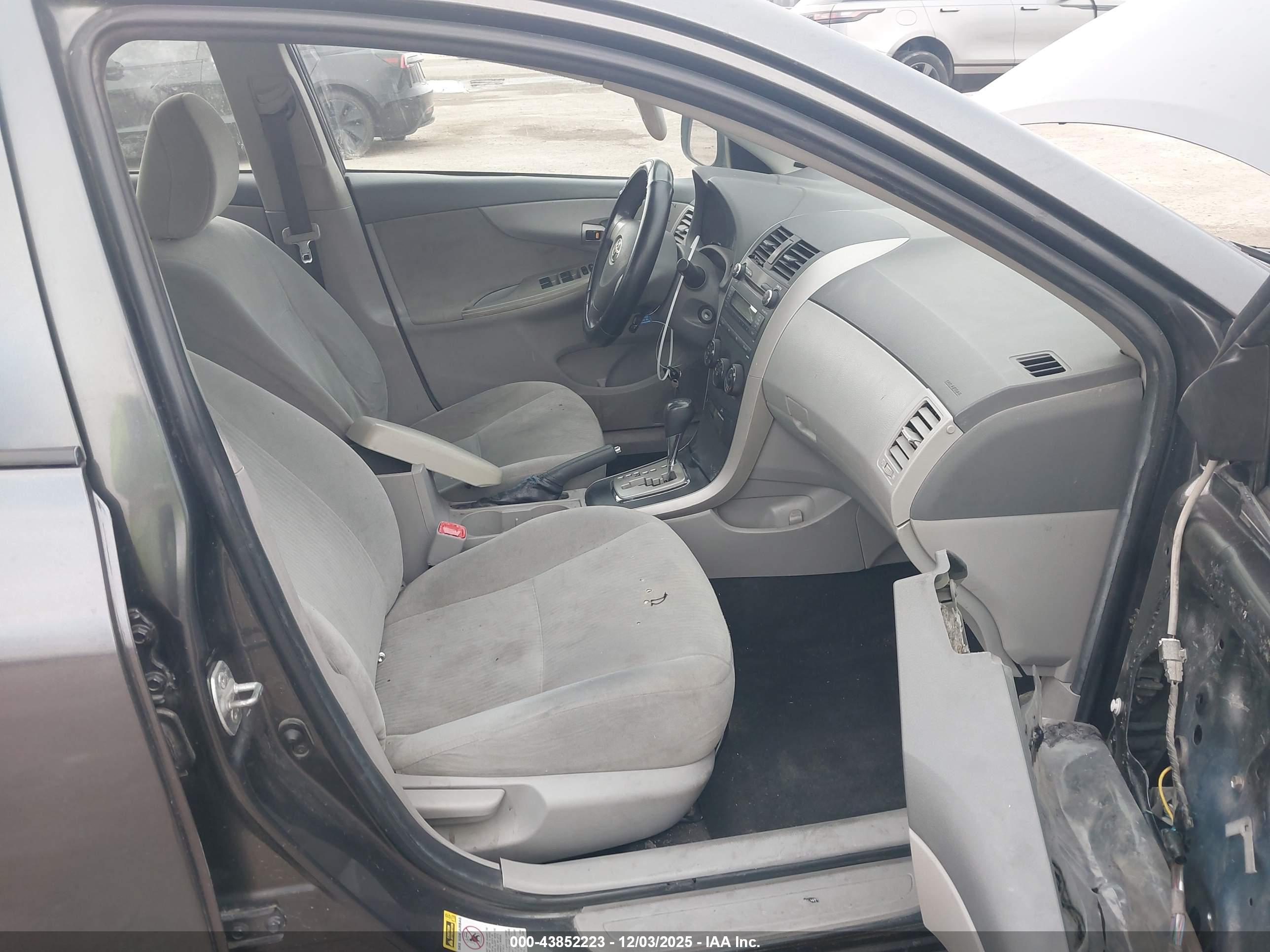 TOYOTA COROLLA image 5