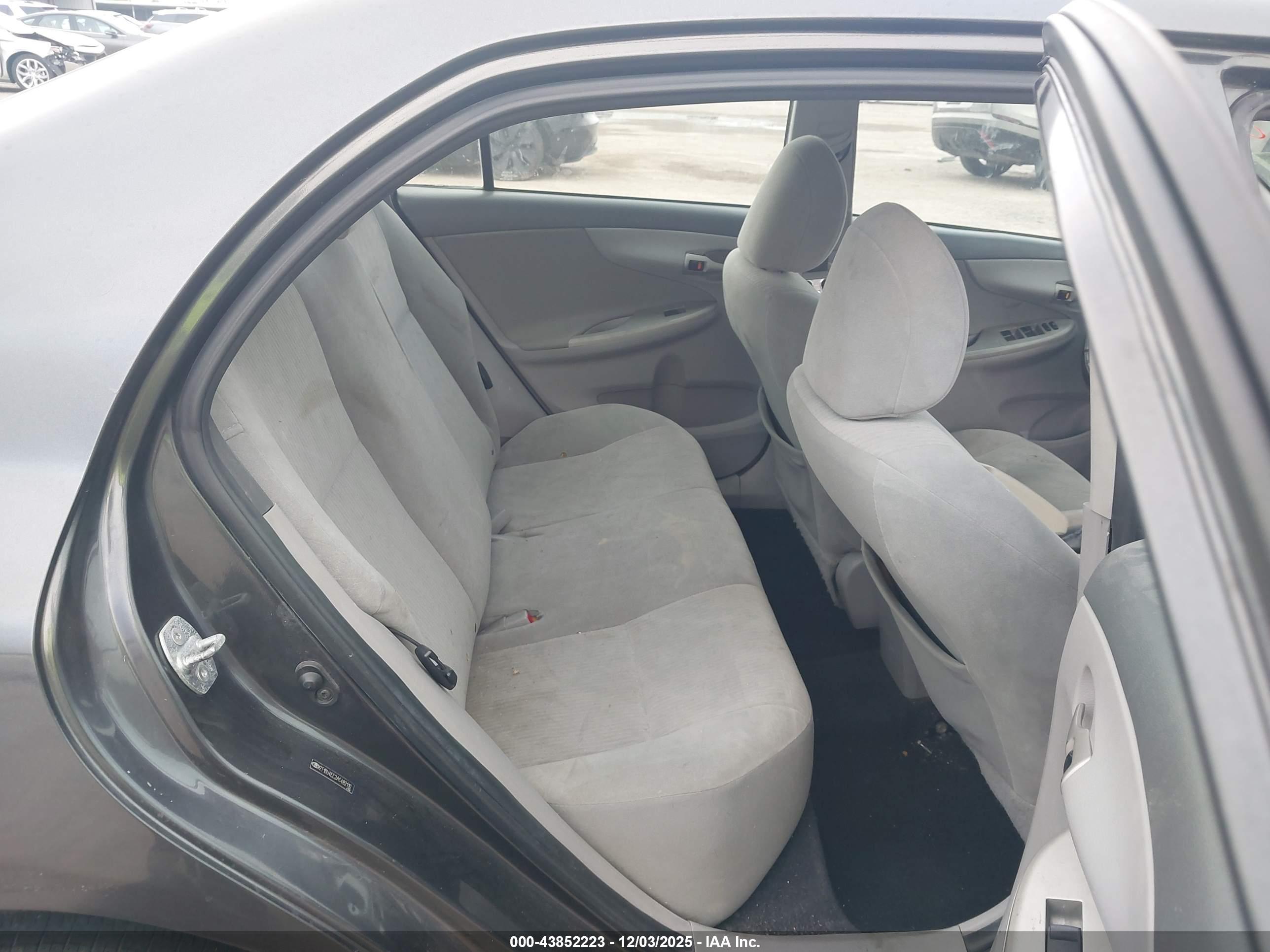 TOYOTA COROLLA image 8